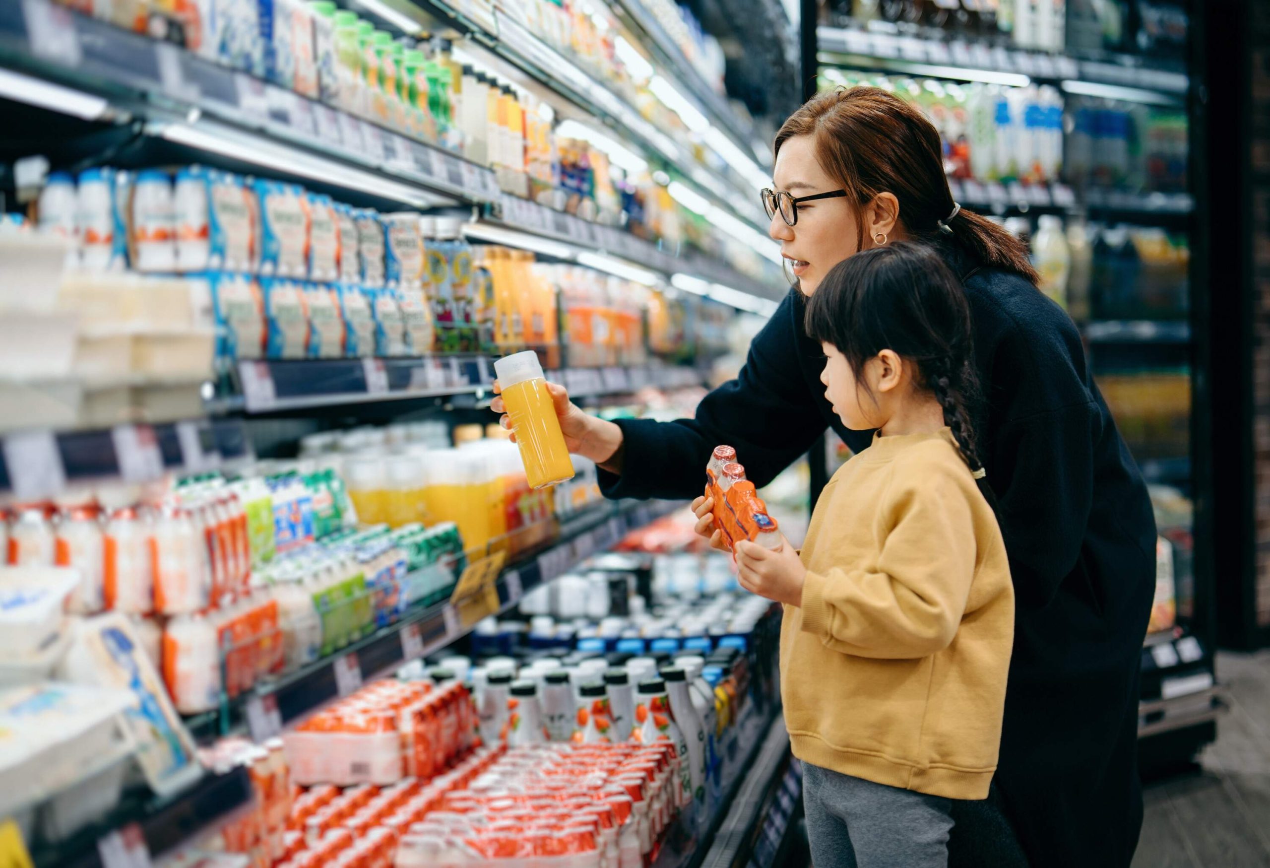 dest_china_hong_kong_supermarket_shopping_people_female_mother_child_gettyimages-1452904702