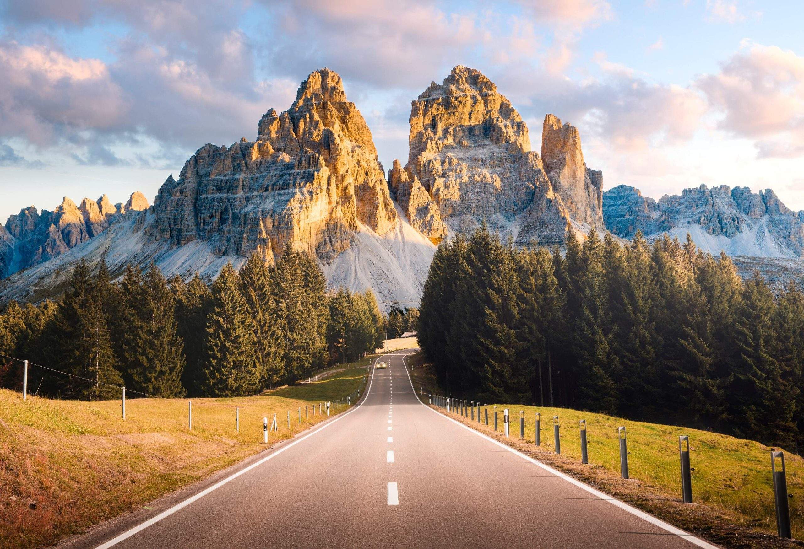 dest_italy_dolomites_lavaredo_theme_car_gettyimages-1247807601-scaled