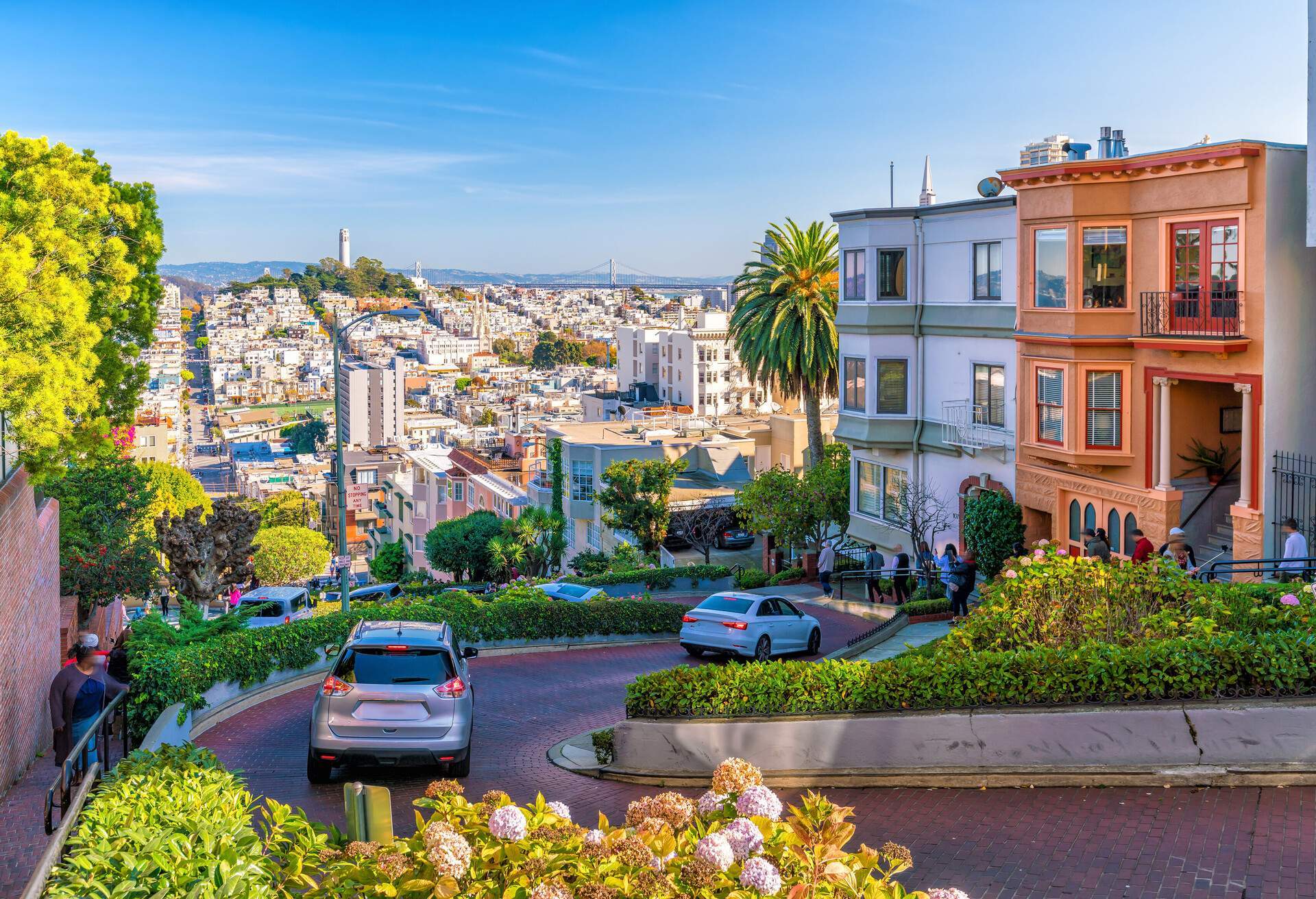 Lombard Street in San Francisco United State; Shutterstock ID 566069731; Purpose: CITY; Brand (KAYAK, Momondo, Any): KAYAK