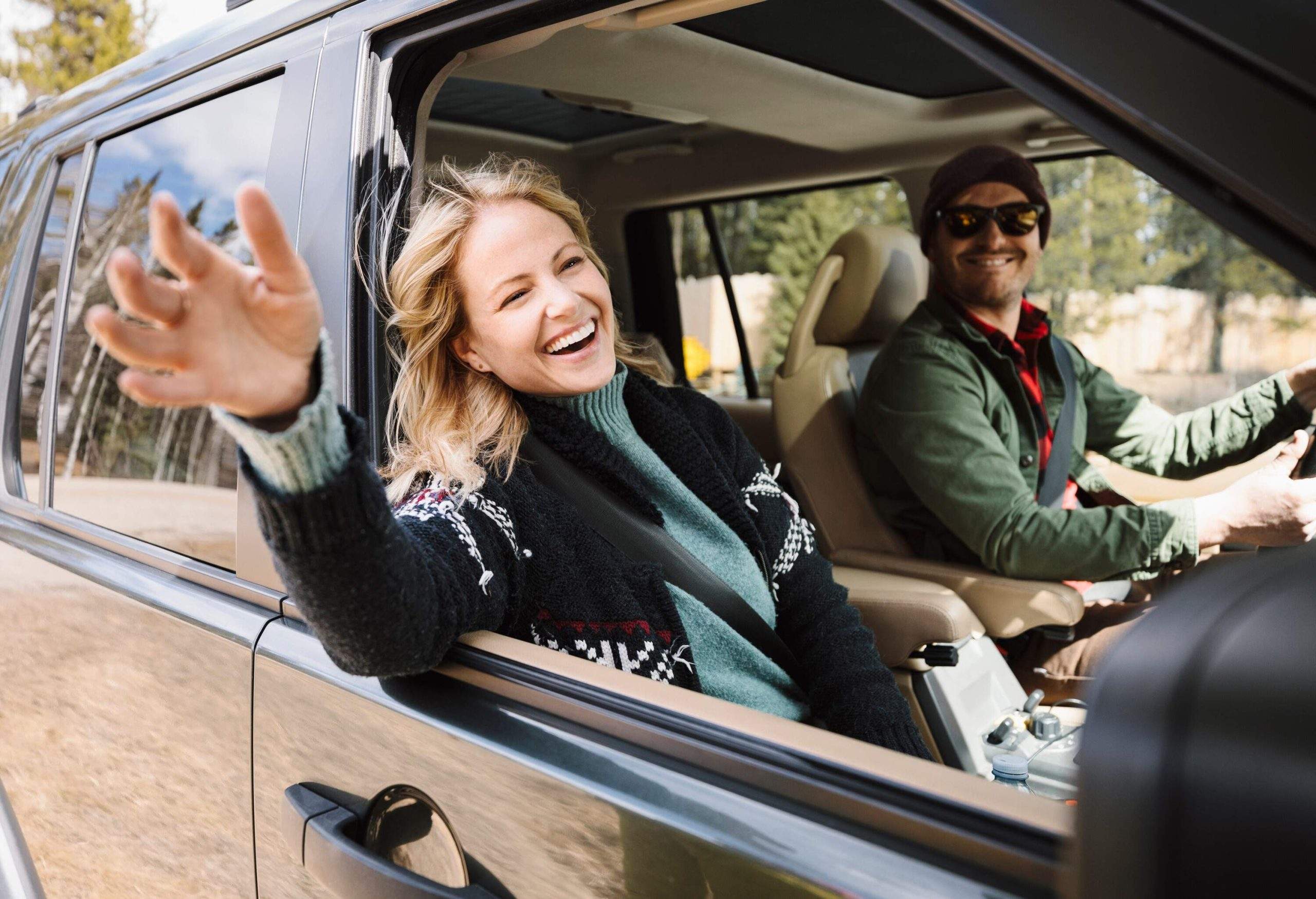 theme_car_couple_woman_happy_gettyimages-1149890083