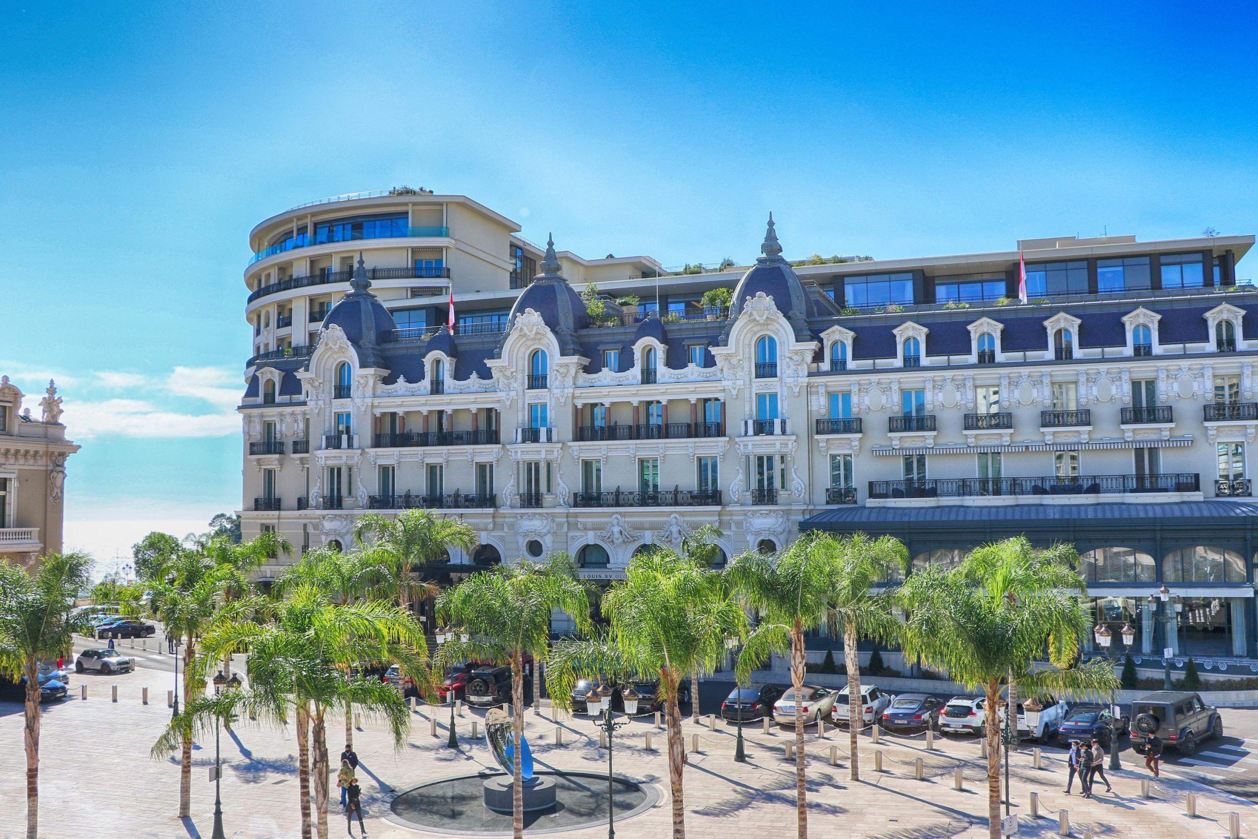 hotel-de-paris-monte-carlo-leonardo-1103724-sbm_hp-facade-daytime-2020-001_3_o-321680