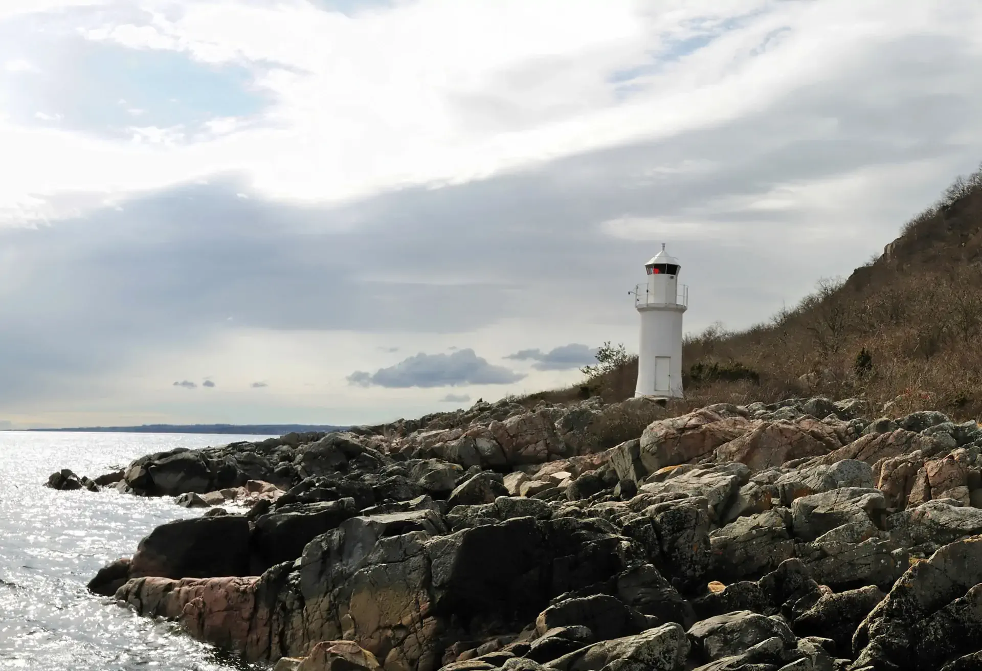 Sea landscape with lighthouse; Shutterstock ID 50773405; Purpose: Landing page; Brand (KAYAK, Momondo, Any): momondo