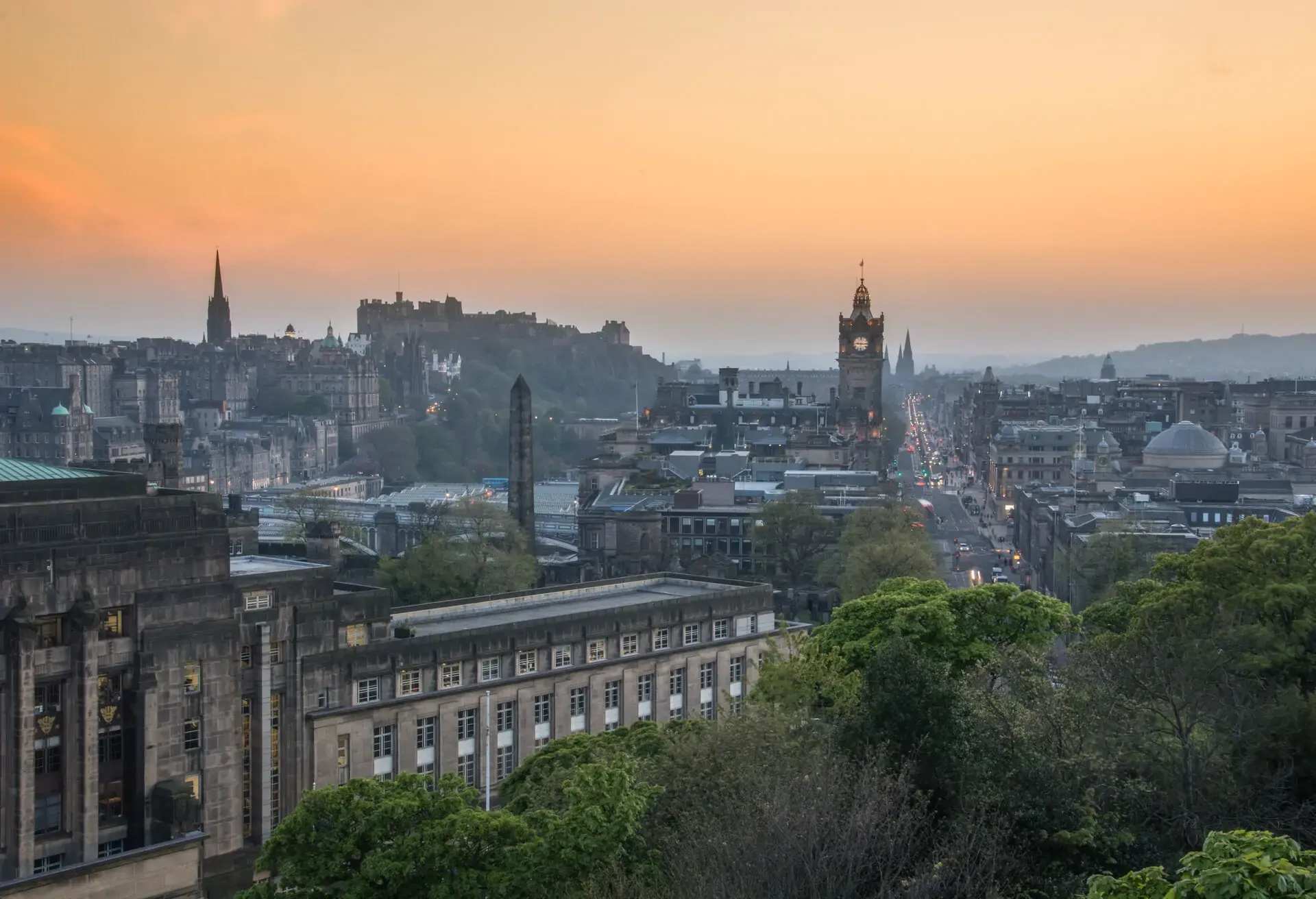 dest_uk_scotland_edinburgh_calton_hill_sunset_view_gettyimages-531088320_universal_within-usage-period_96595-1
