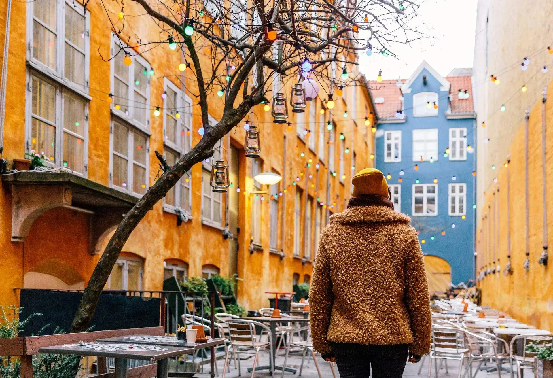 DEST_DENMARK_COPENHAGEN_COURTYARD_PEOPLE_WOMAN_BUILDINGS_GettyImages-1174889986