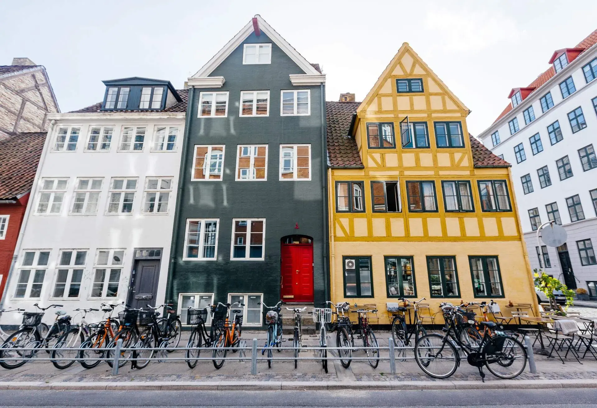 denmark_copenhagen_house_bicycles