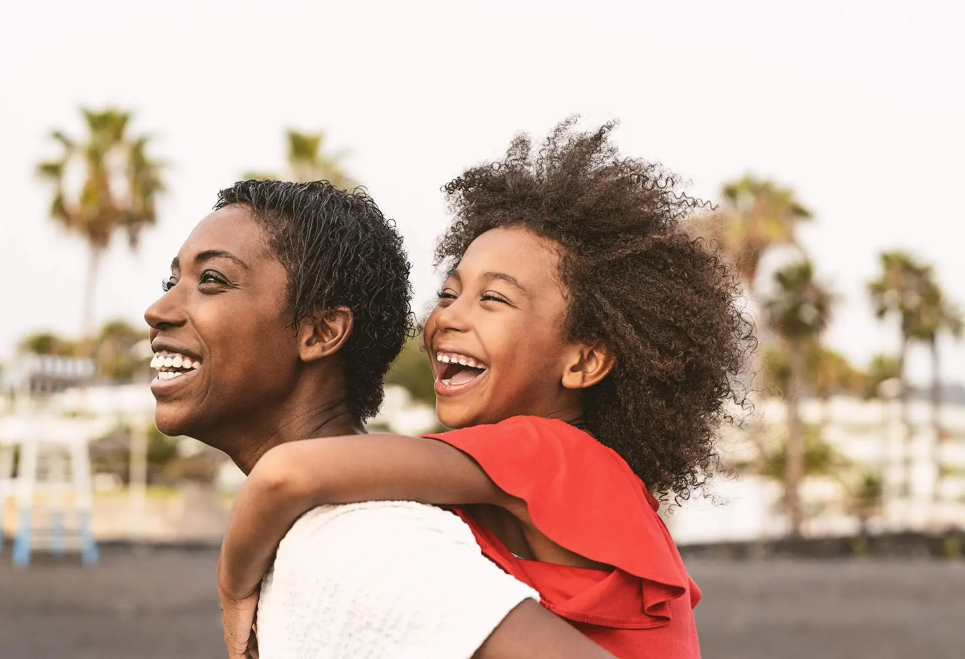 PEOPLE_PERSON_FAMILY_PARENT_CHILD_OUTDOORS_VACATION_TRAVEL_FUN