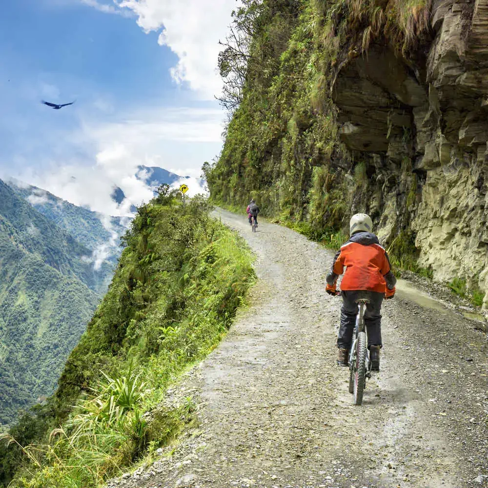OLIVIA_CAMINO-DE-LA-MUERTE_DEATH-ROAD_THEME_CYCLING_BICYCLE