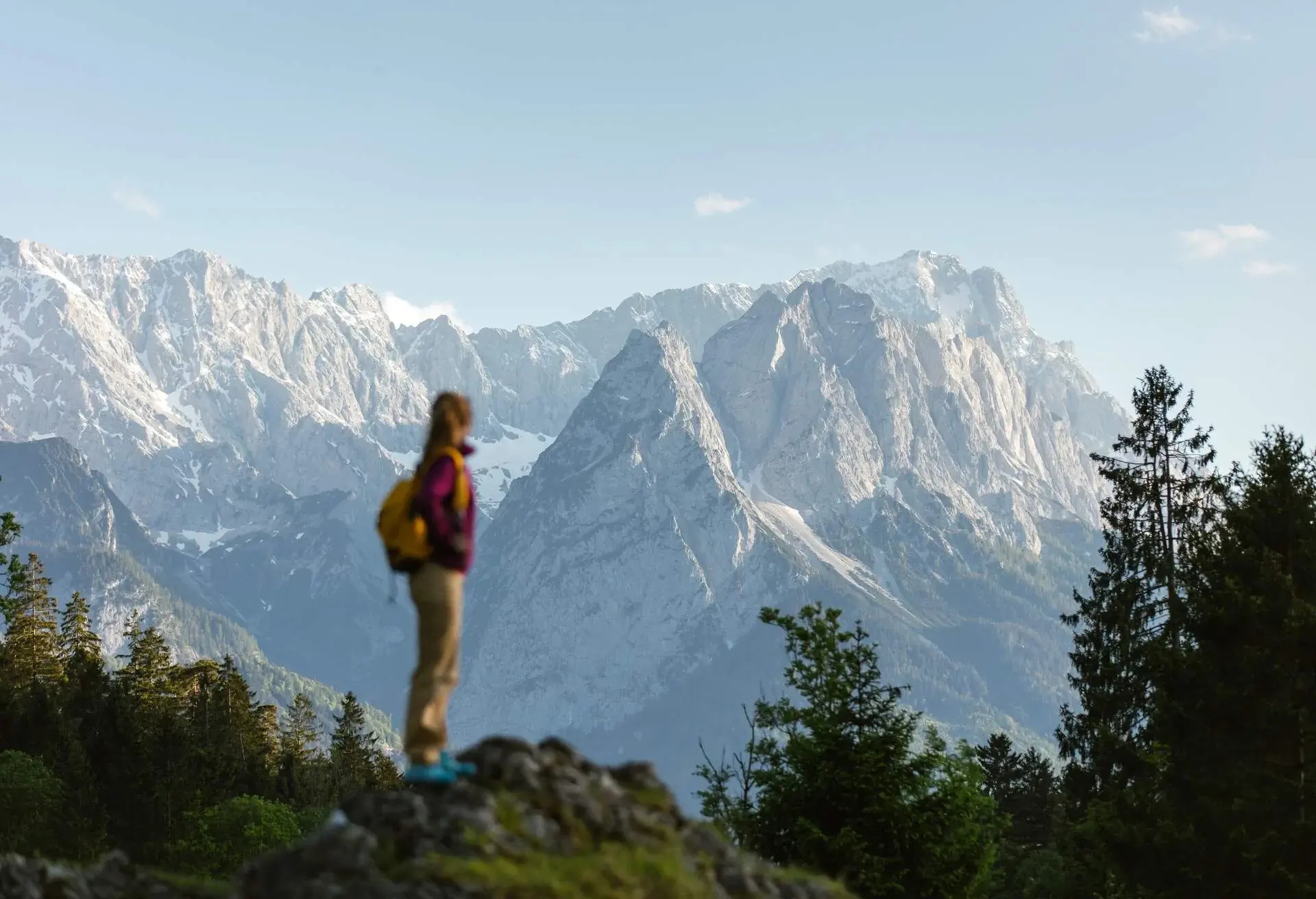 GERMANY_THEME_PEOPLE_WOMAN_HIKE