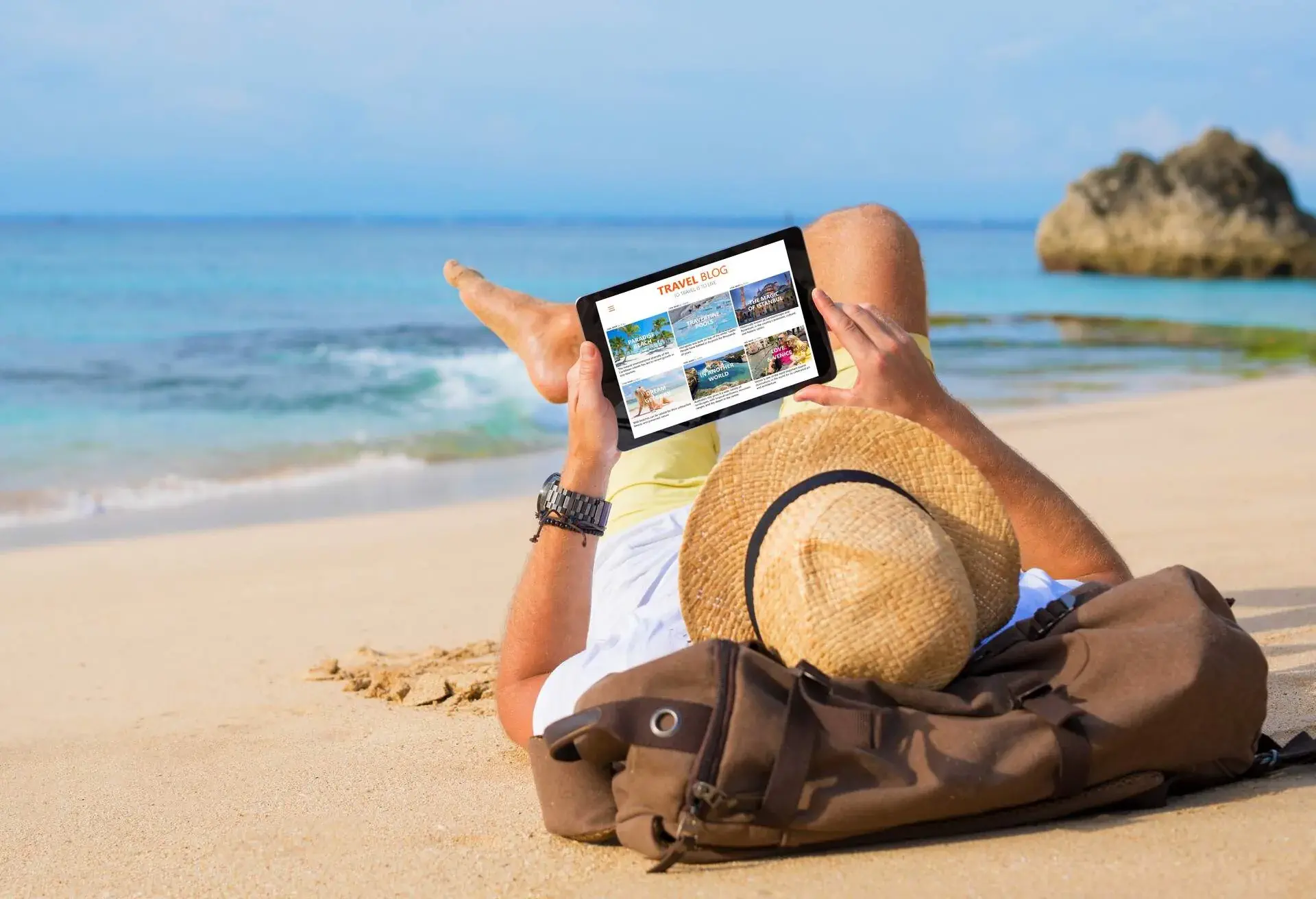 PEOPLE_TOURIST_ON_A_BEACH_READING