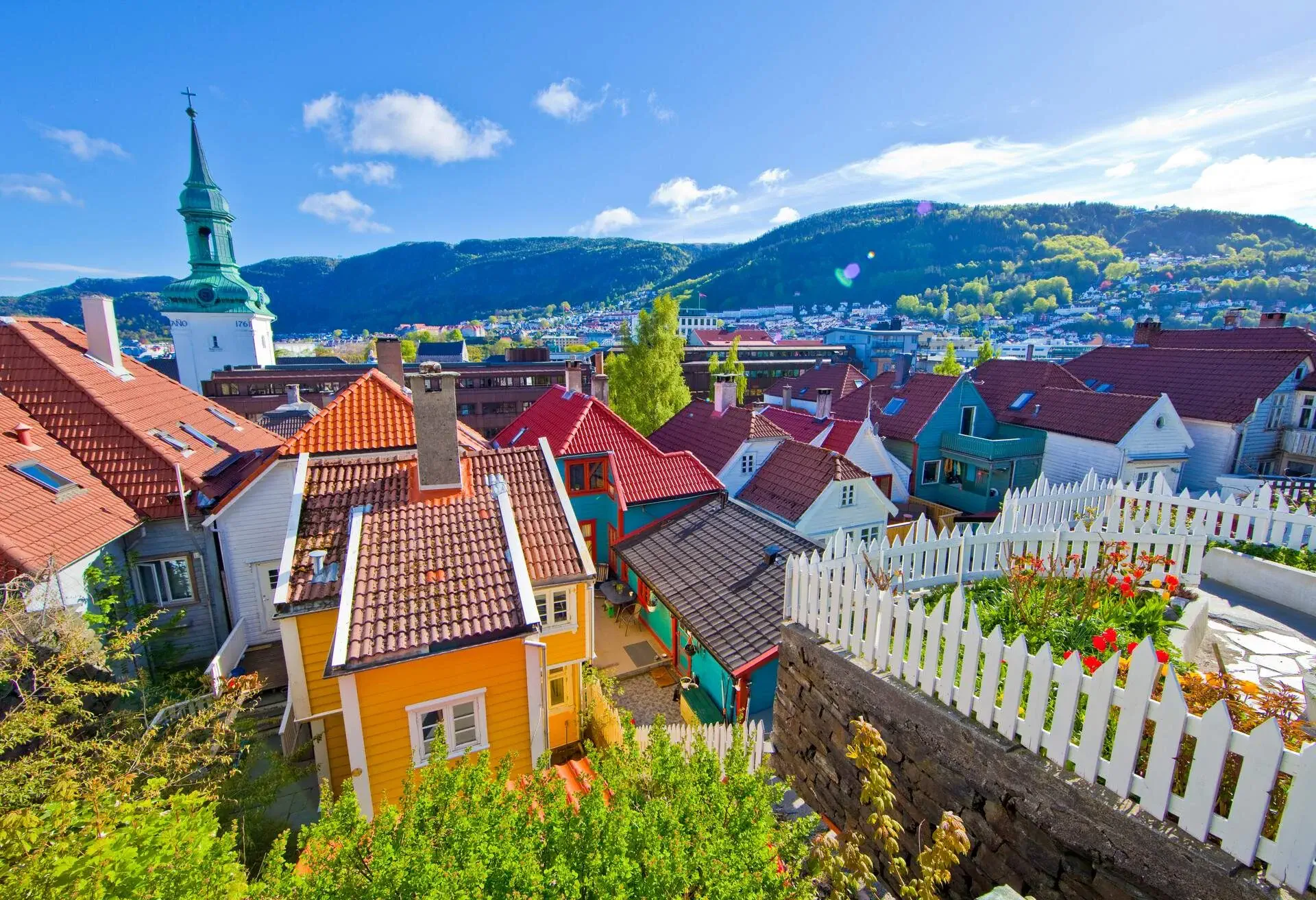 DEST_NORWAY_BERGEN_colorful