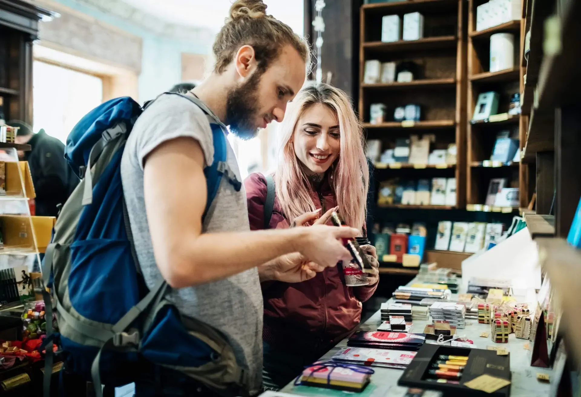 THEME_COUPLE_FRIENDS_TRAVEL_BACKPACK_SHOPPING-GettyImages-698094514
