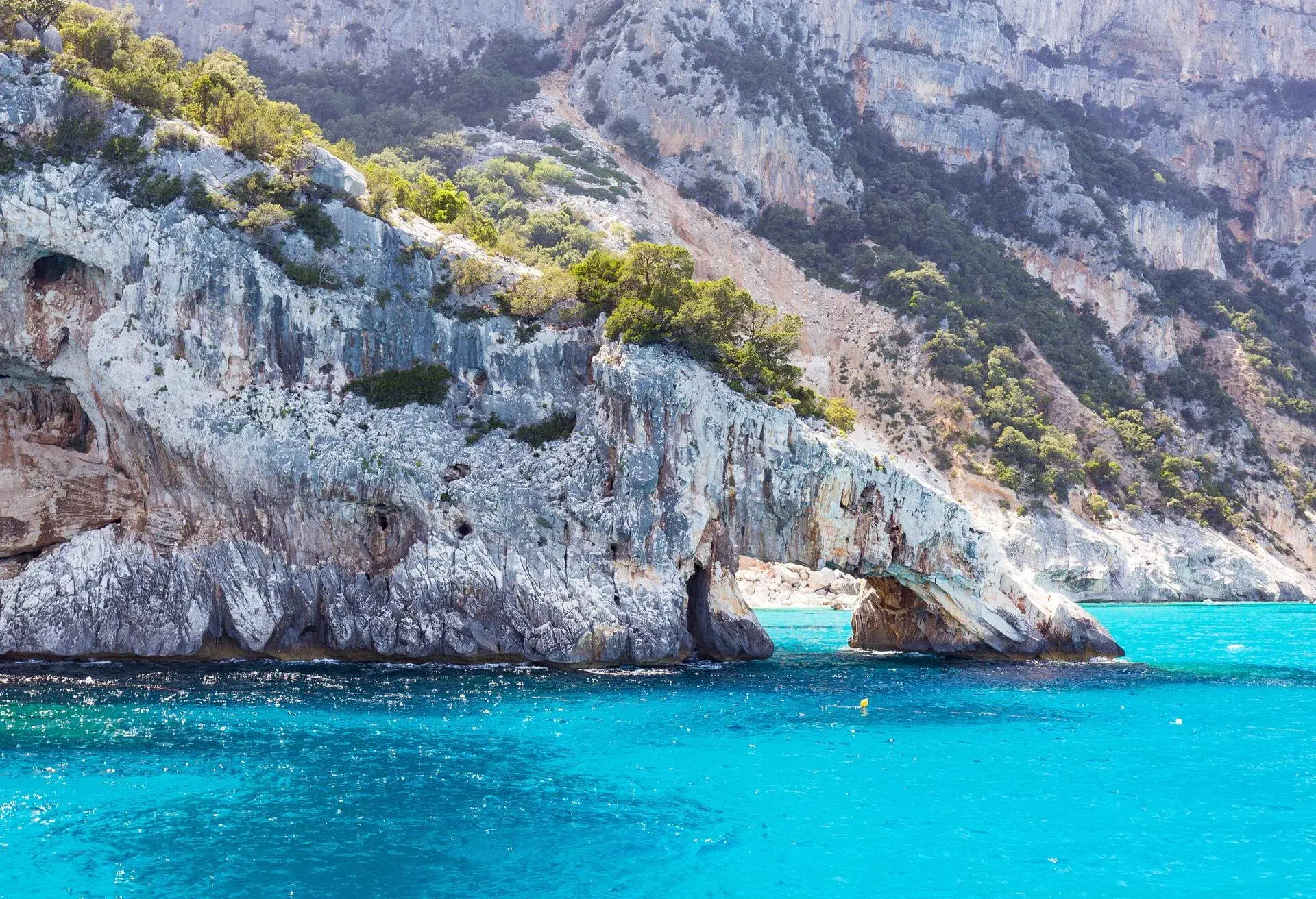 DEST_ITALY_SARDINIA_BAUNEI_CALA GOLORITZE_GettyImages-676914599