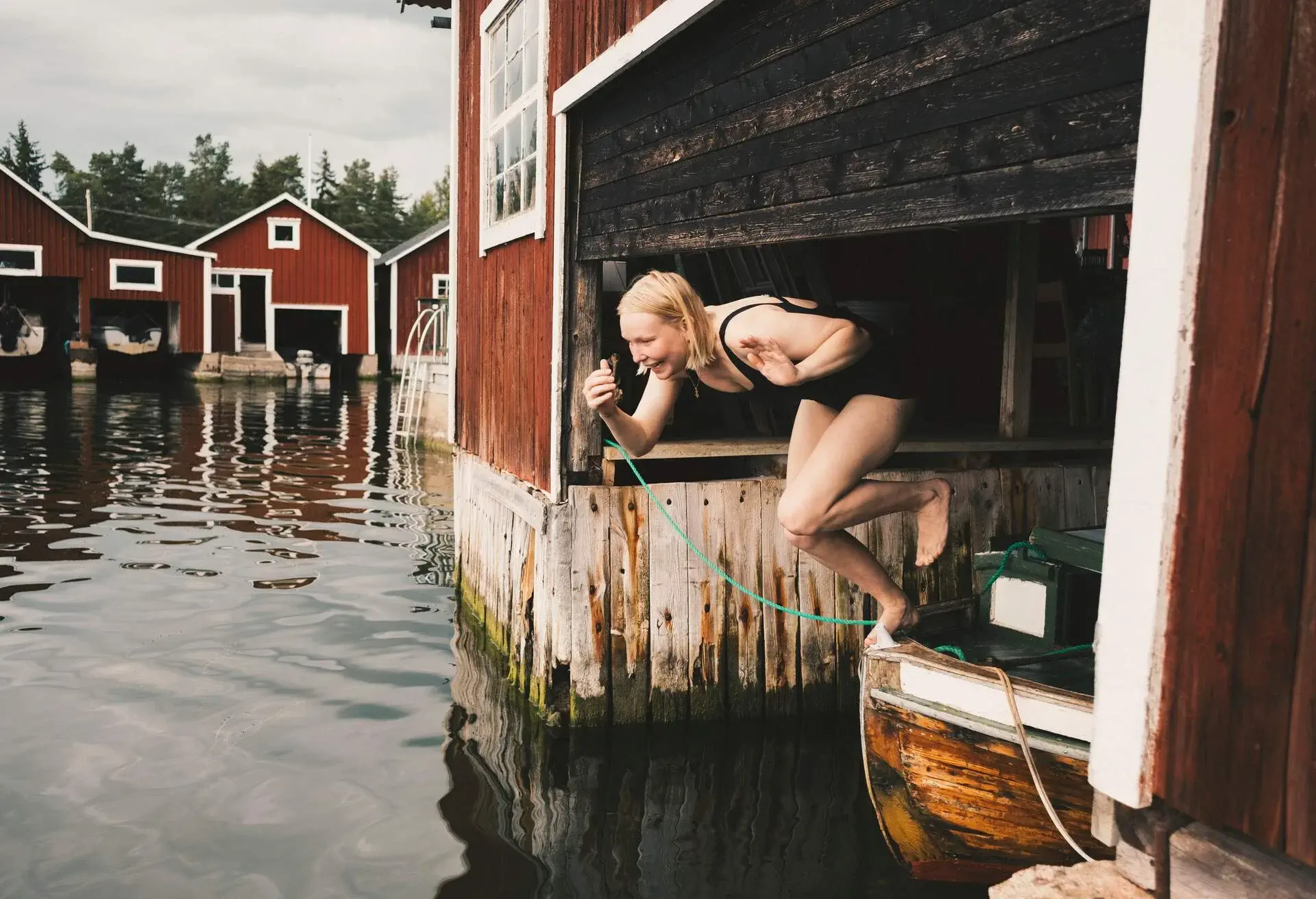 DEST_SWEDEN_THEME_PEOPLE_GIRL_JUMPING_SWIMMING_GettyImages-881165308
