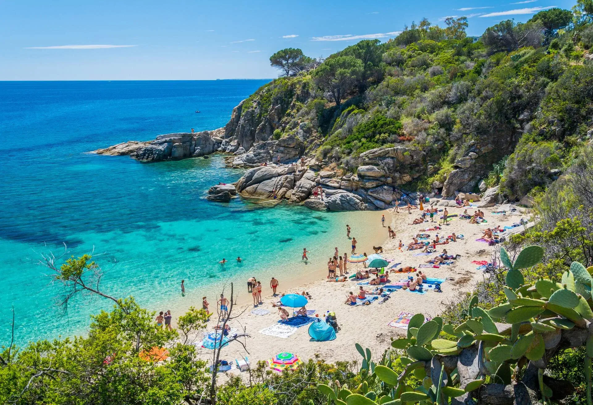 DEST_ITALY_TUSCANY_ELBA-ISLAND_shutterstock_1090638551