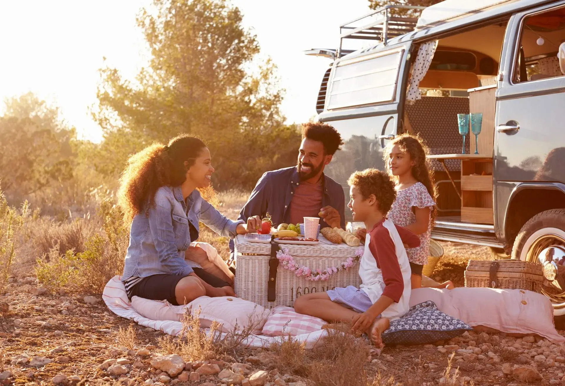 THEME_TRAVEL_ADVENTURE_VACATION_FAMILY_CAMPING_CAMPER-VAN-OUTDOORS-shutterstock-portfolio_560410987