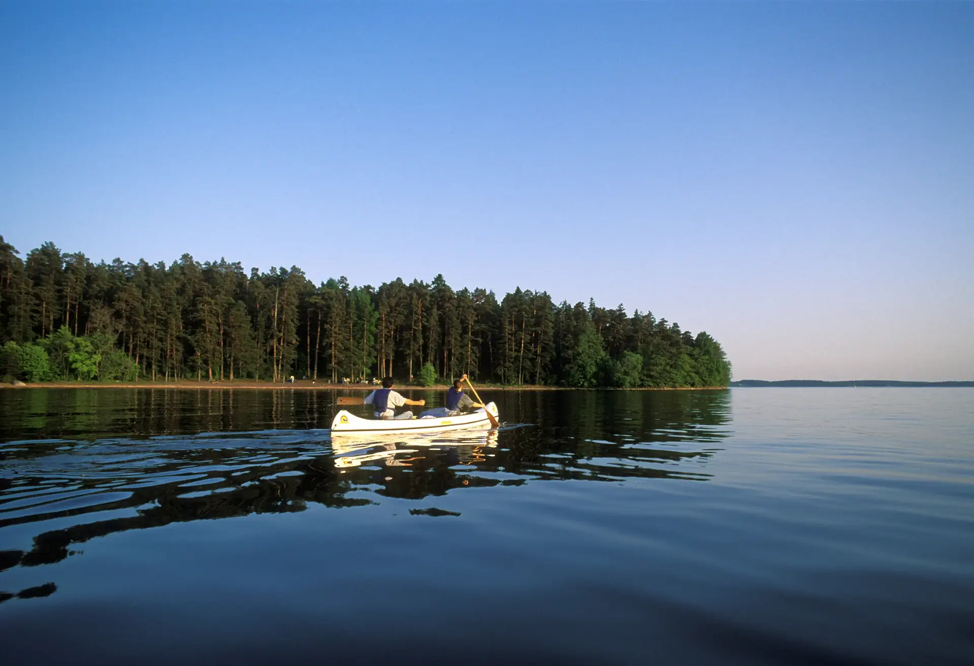 DEST_SWEDEN_UPPSALA_LAKE_Mälaren_THEME_CANOEING_GettyImages-523358726