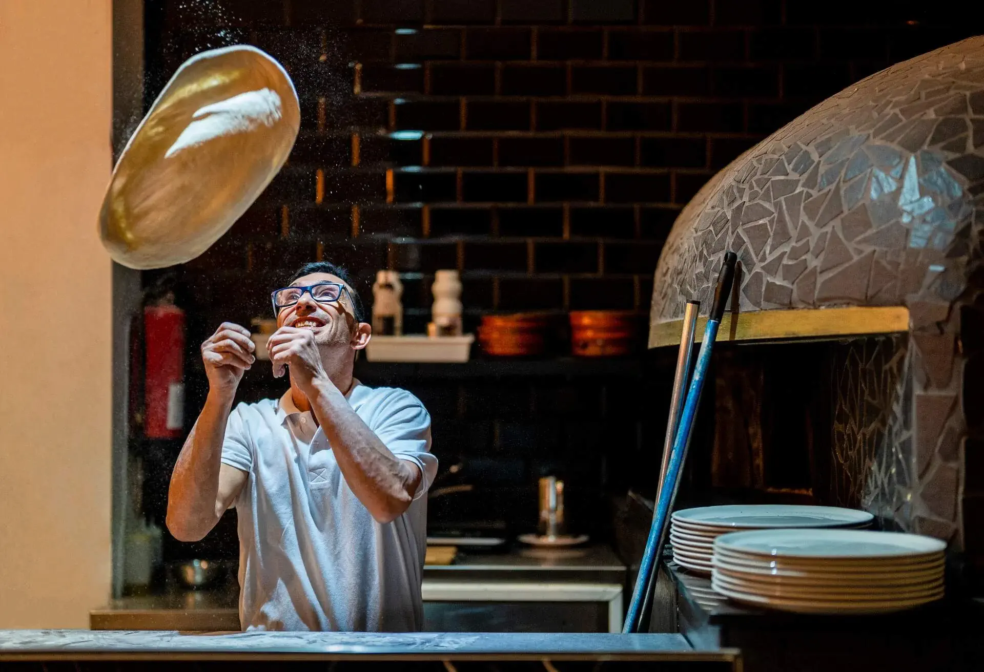 THEME_FOOD_PIZZA_RESTAURANT_PEOPLE_CHEF_PIZZAIOLO_GettyImages-1357938362