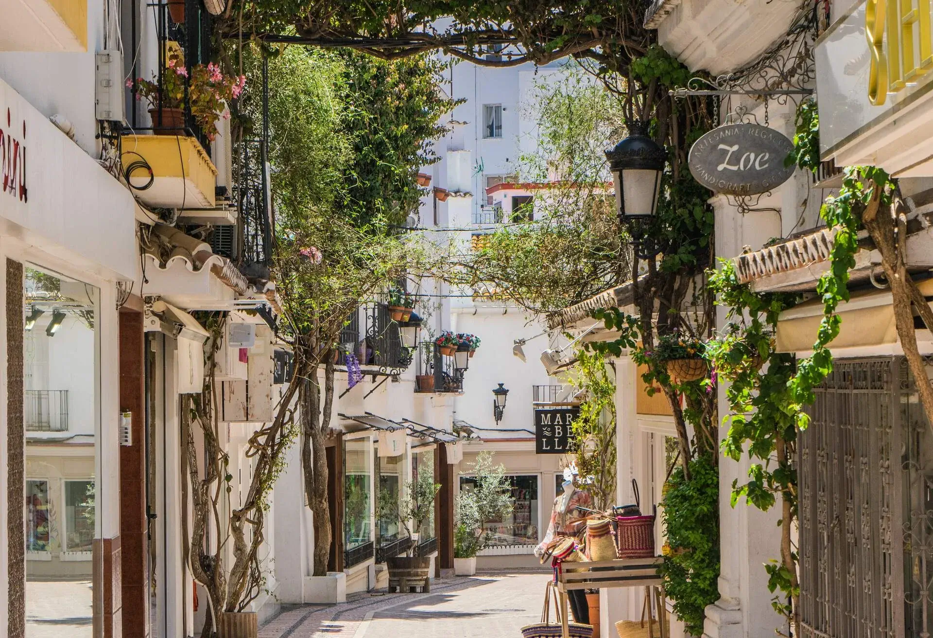 DEST_SPAIN_MALAGA_ANDALUSIA_MARBELLA_ALLEY_OLD-TOWN_GettyImages-1018477850_Universal-2.jpg
