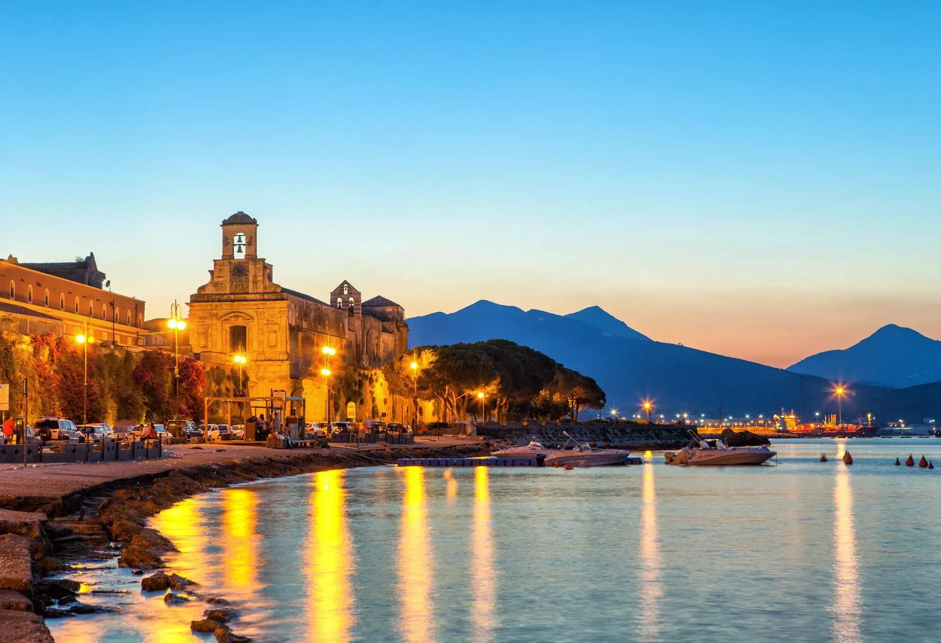DEST_ITALY_LAZIO_LATINA_GAETA_GAETA-GOULF_shutterstock-premier_695726884