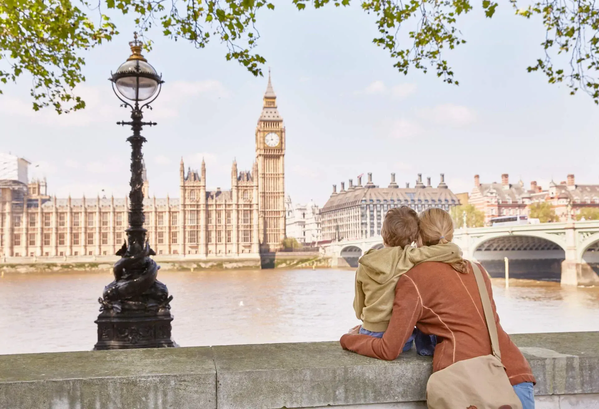 DEST_ENGLAND_UK_LONDON_BIG_BEN_RIVER_THAMES_PEOPLE_FAMILY_WOMAN_KID_BOY_GettyImages-664657767-2.jpg