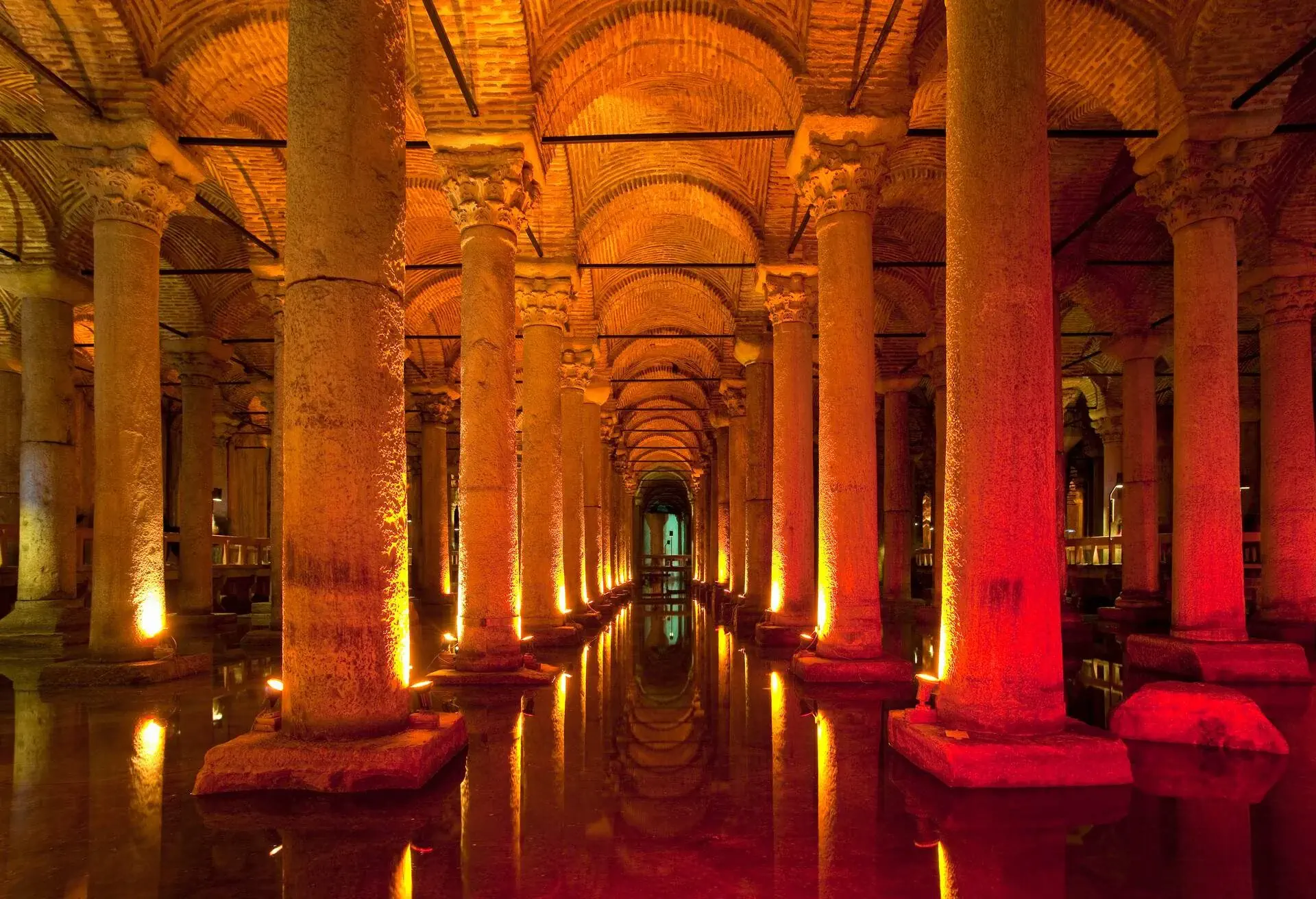 DEST_TURKEY_ISTANBUL_BASILICA_CISTERN_GettyImages-150639251
