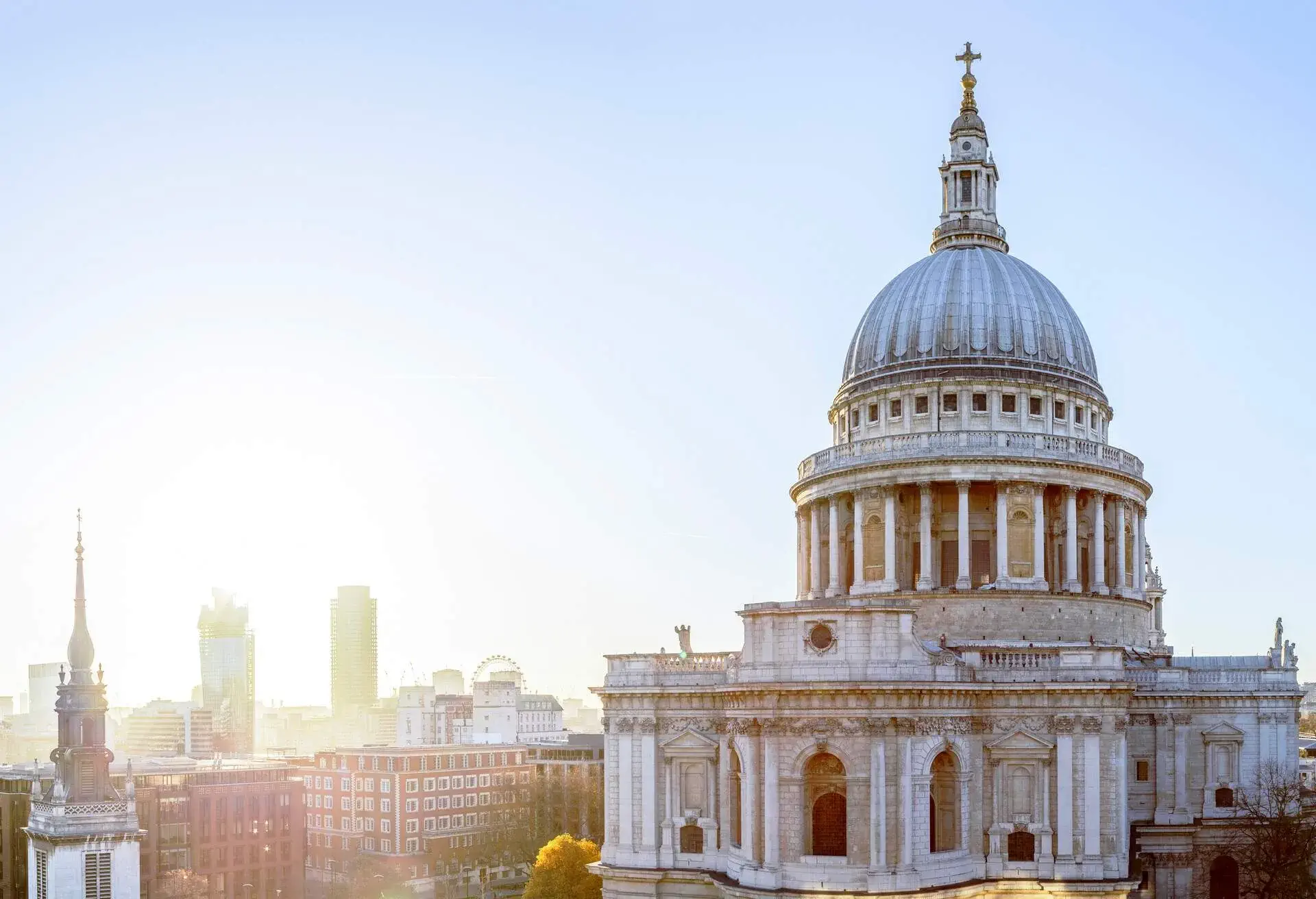UK, London, rooftop view of the famous English landmark