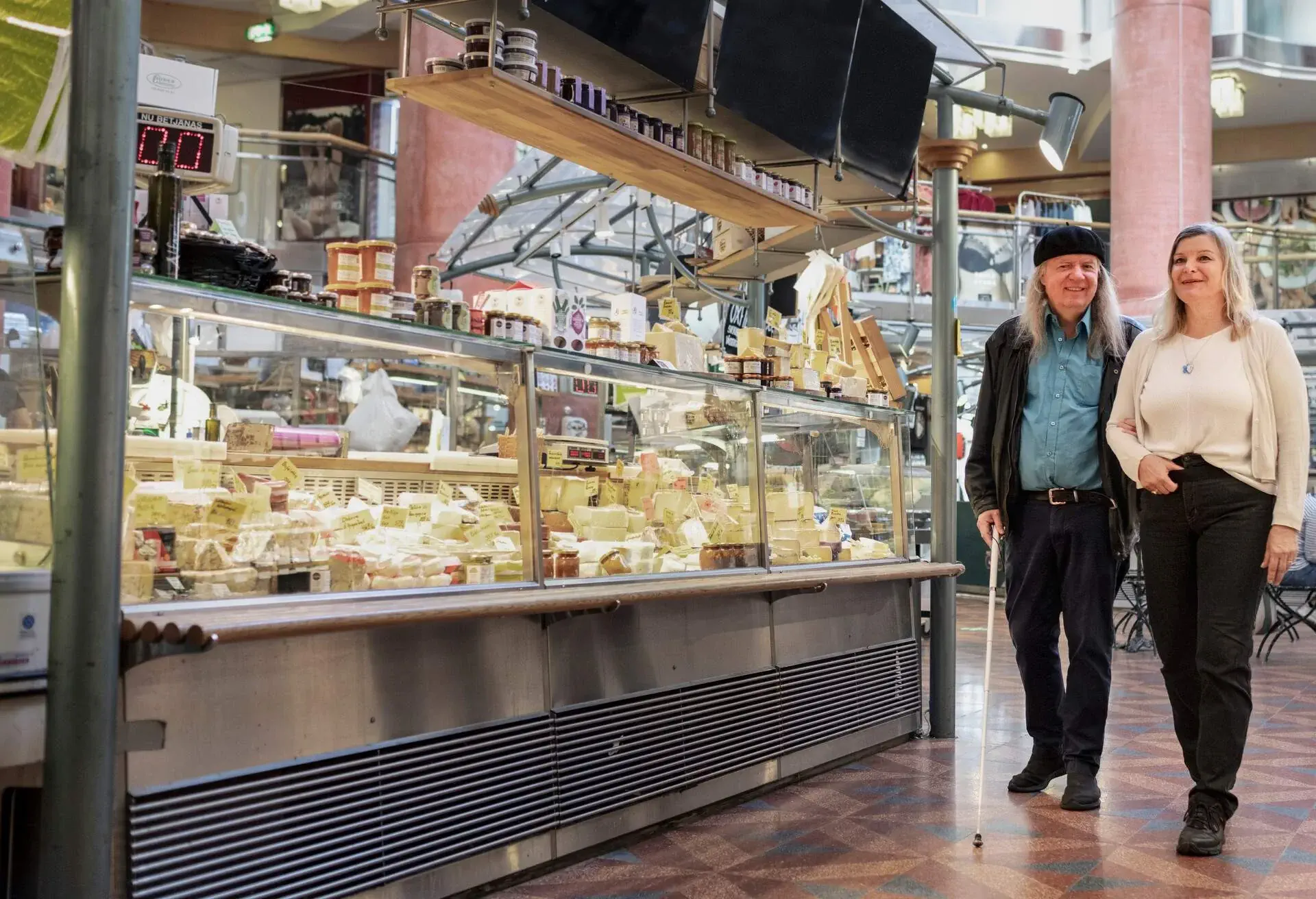DEST_SWEDEN_STOCKHOLM_THEME_FOOD-HALL_MARKET_COUPLE_GettyImages-1300028701