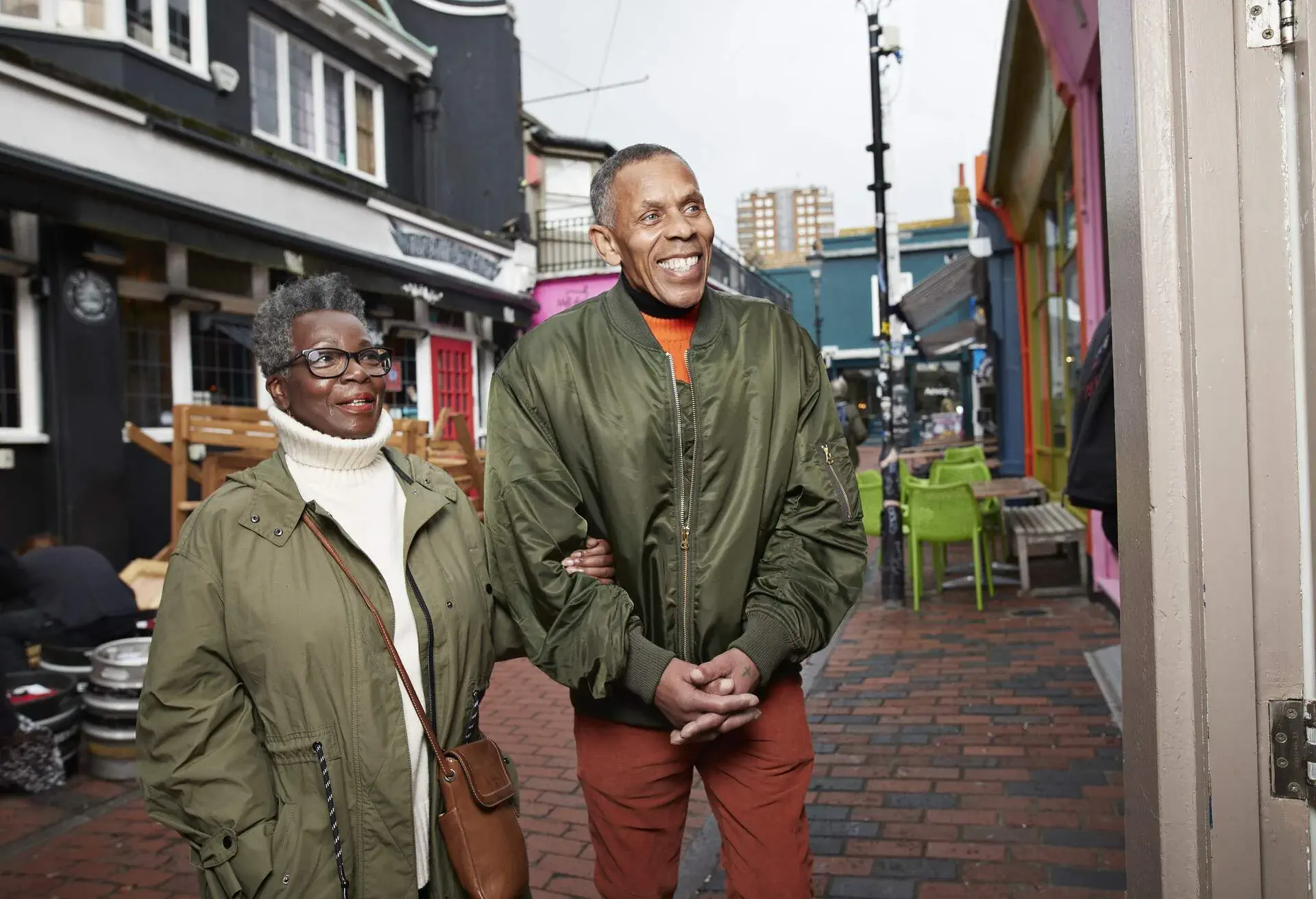 dest_uk_brighton_laines_theme_people_gettyimages-1356175705_universal_within-usage-period_82850