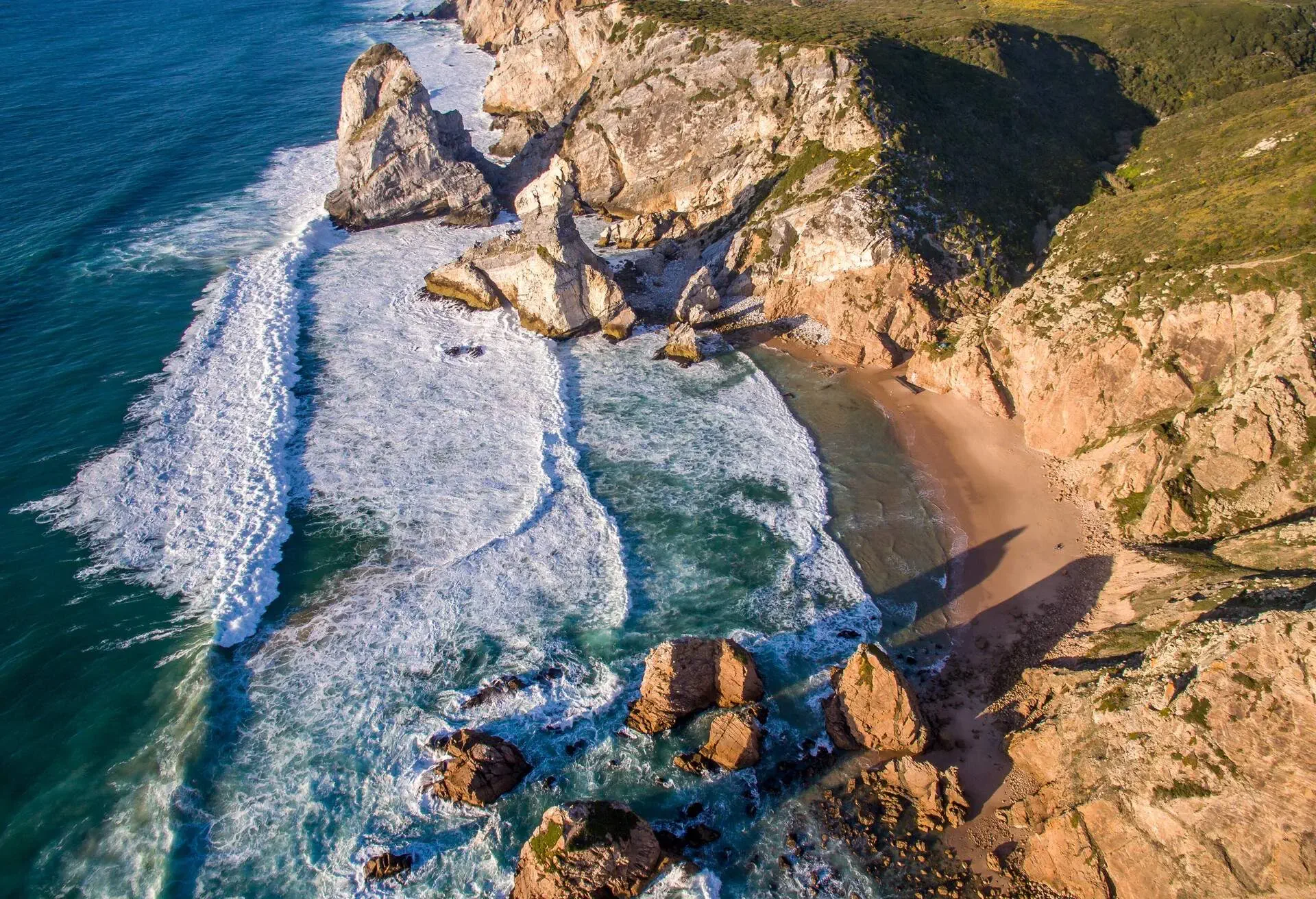 dest_portugal_praia_da_ursa_beach_gettyimages