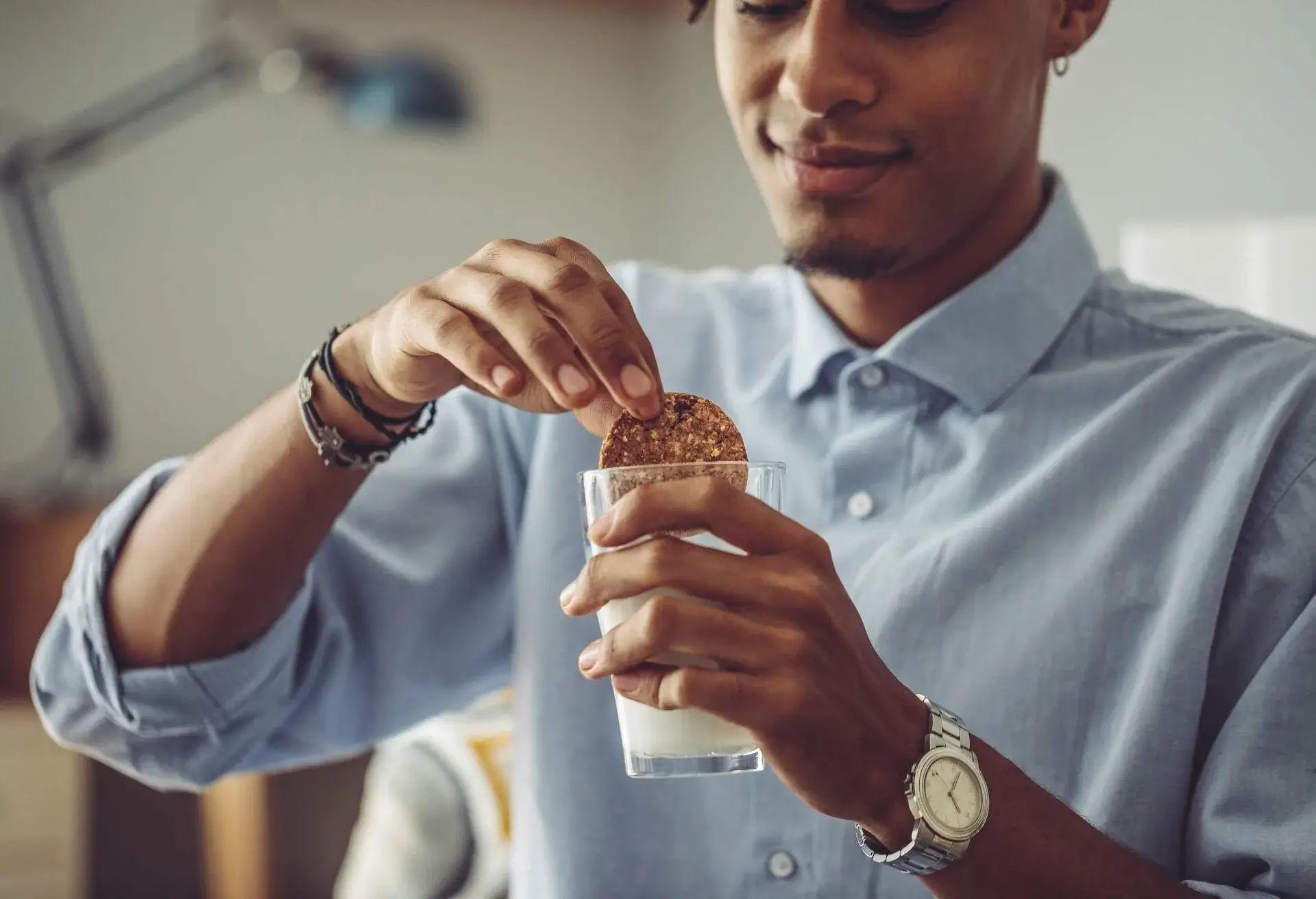 THEME_FOOD_ITALIAN_BREAKFAST_LATTE-BISCOTTI_MILK_BISCUITS_GettyImages-1226996099