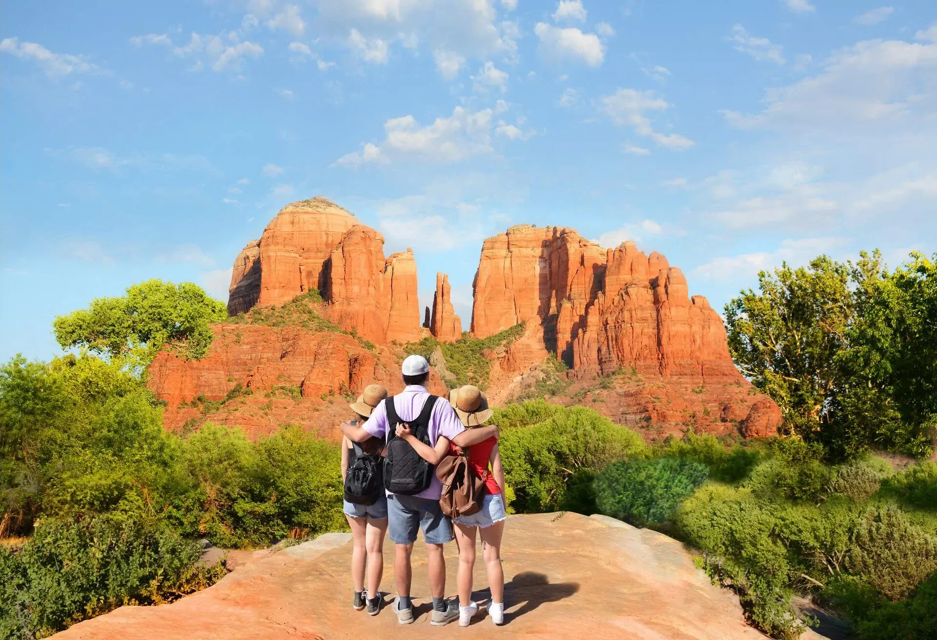 DEST_USA_ARIZONA_SEDONA_THEME_PEOPLE_FAMILY_GettyImages-857433364