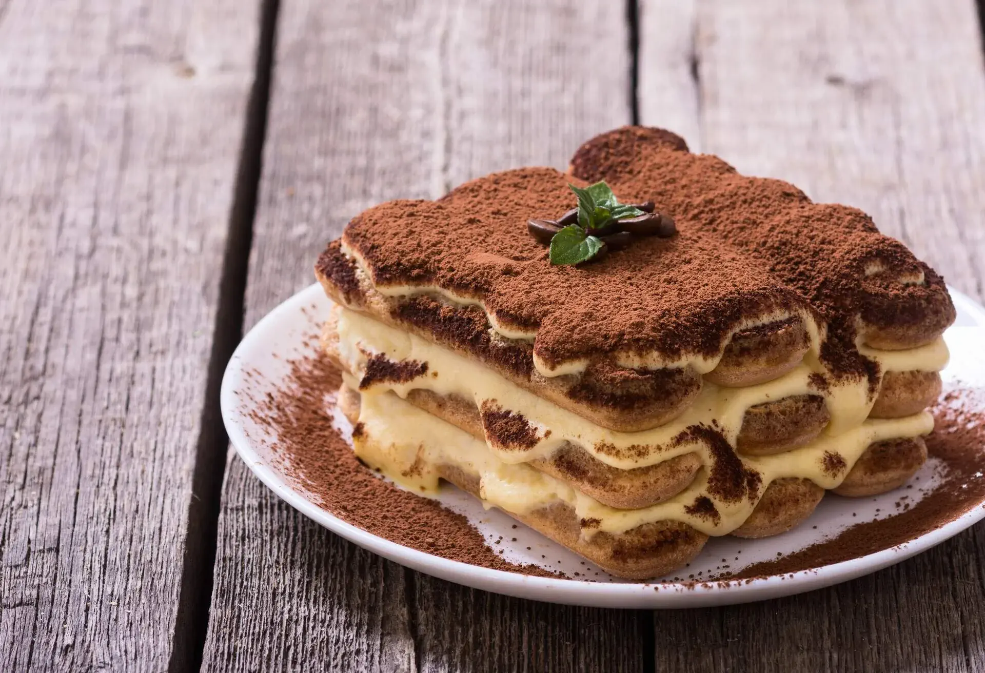 THEME_FOOD_TIRAMISU_shutterstock-portfolio_1204513603_Universal_Within usage period_71598