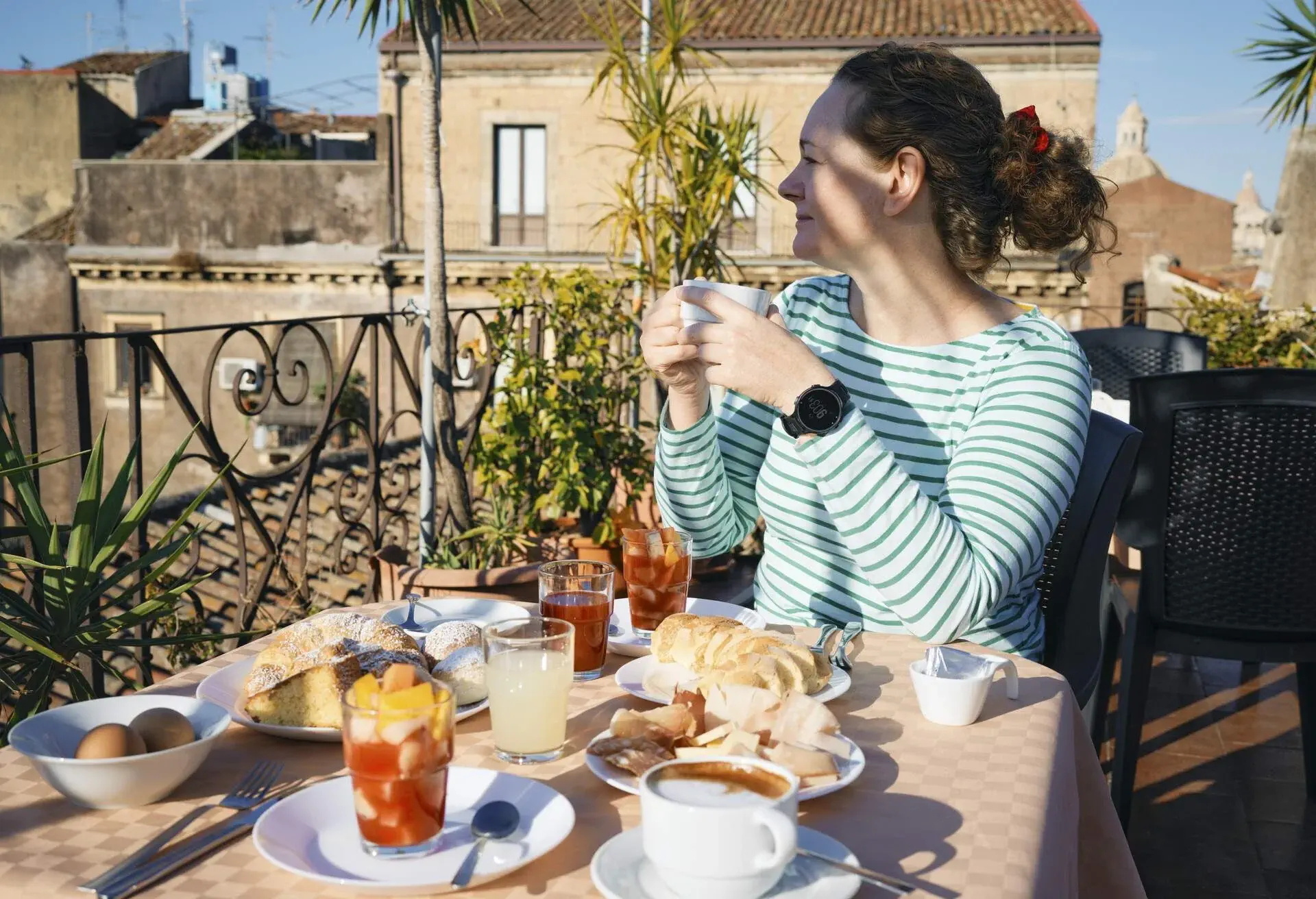 dest_italy_catania_theme_food_italian_breakfast_people