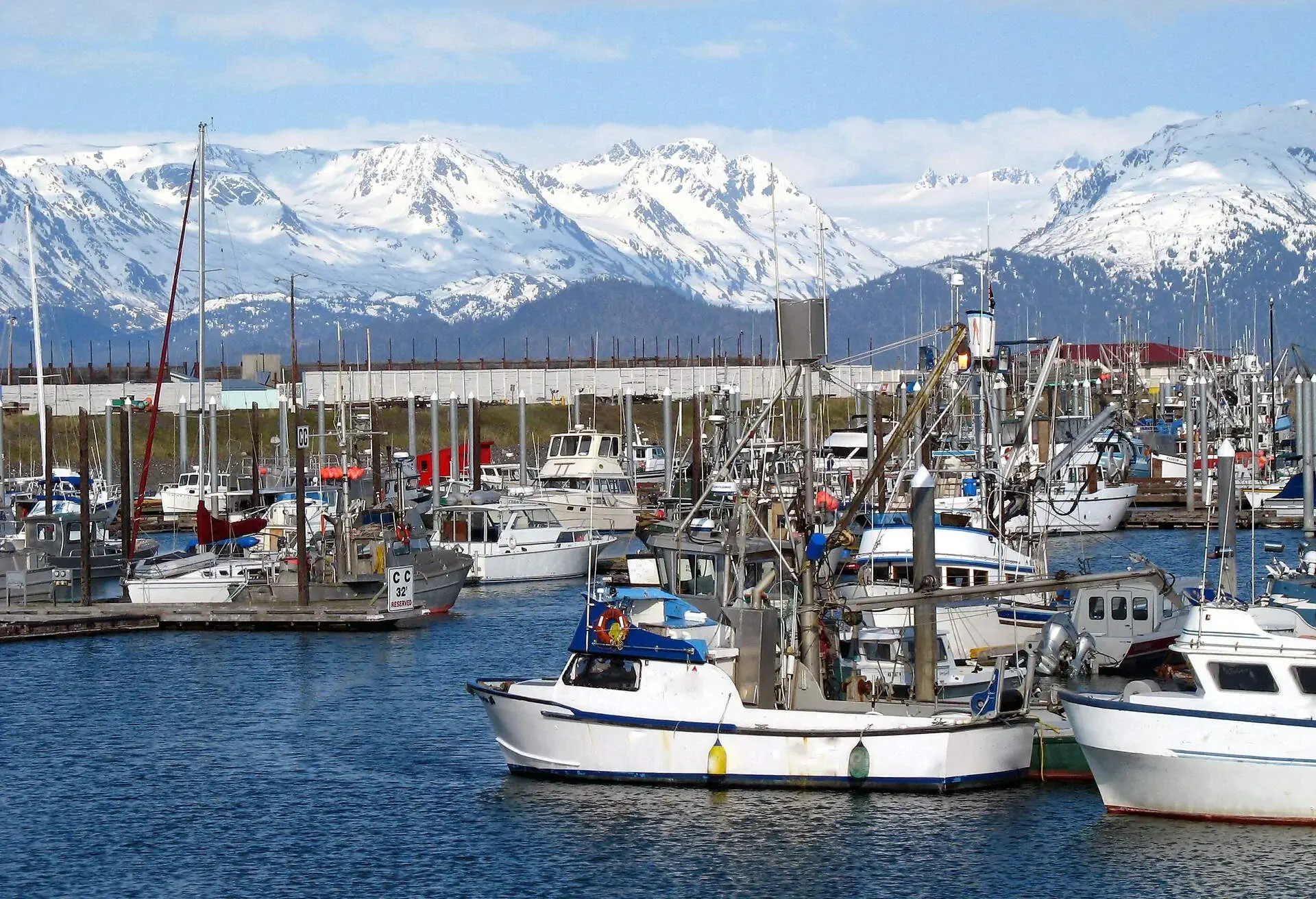 DEST_UNITED STATES_ALASKA_SOLDOTNA_HARBOR_shutterstock-portfolio_25253980