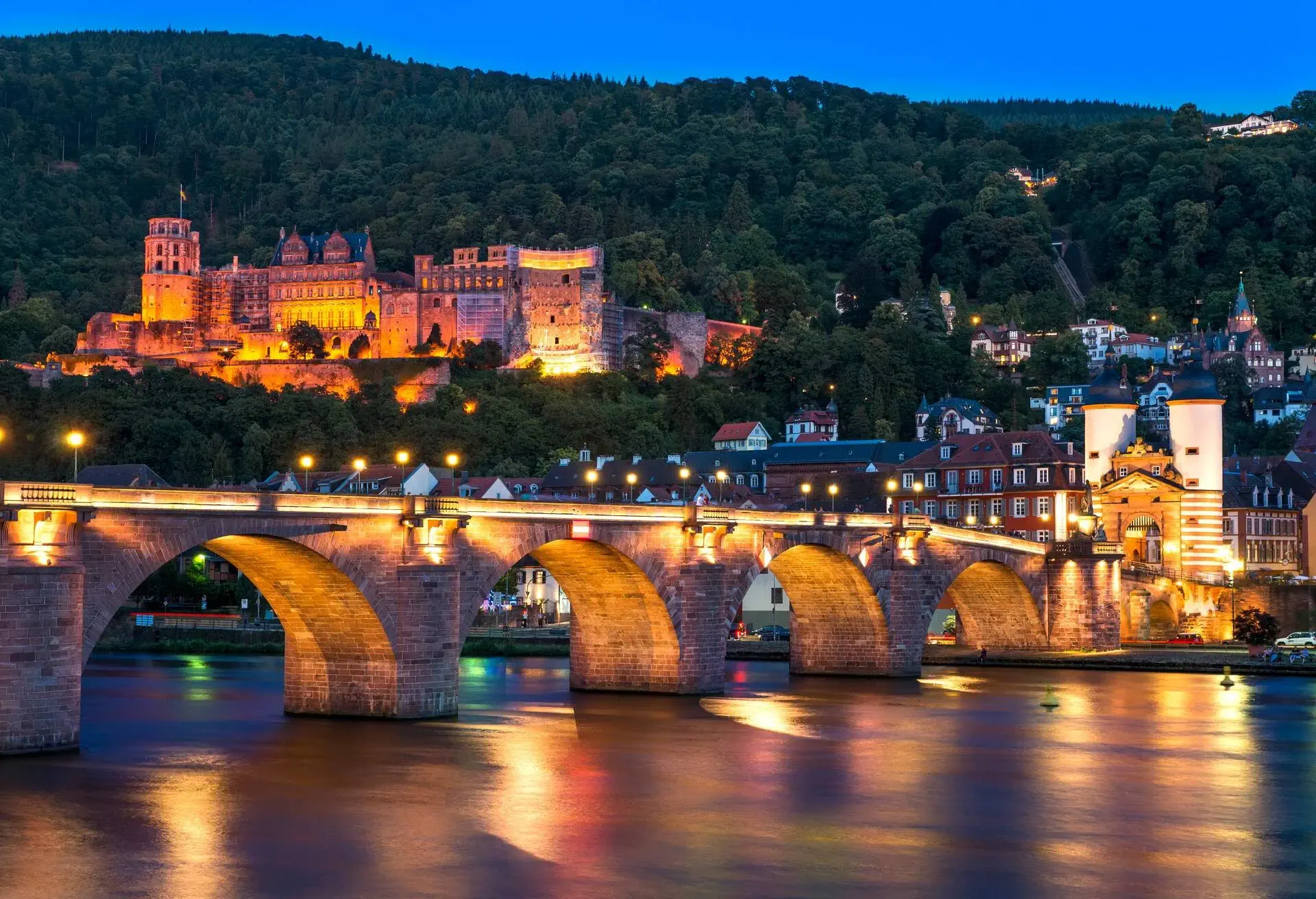 DEST_GERMANY_BADEN-WUERTTEMBERG_HEIDELBERG_OLD-TOWN_BRIDGE_HEIDELBERG-CASTLE_GettyImages-522937351