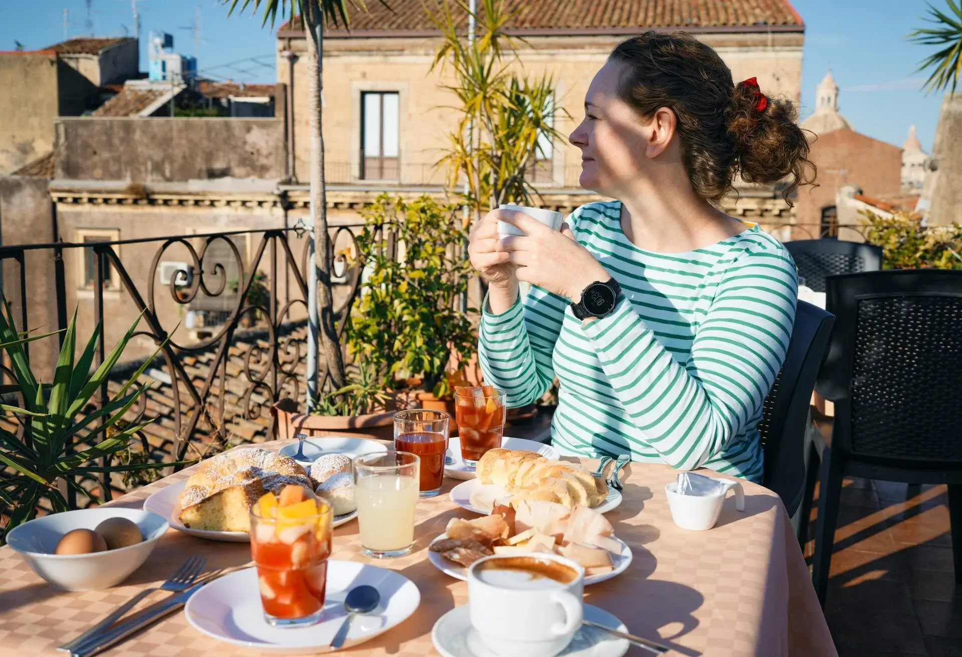 DEST_ITALY_CATANIA_THEME_FOOD_ITALIAN_BREAKFAST_PEOPLE_GettyImages-1371196195
