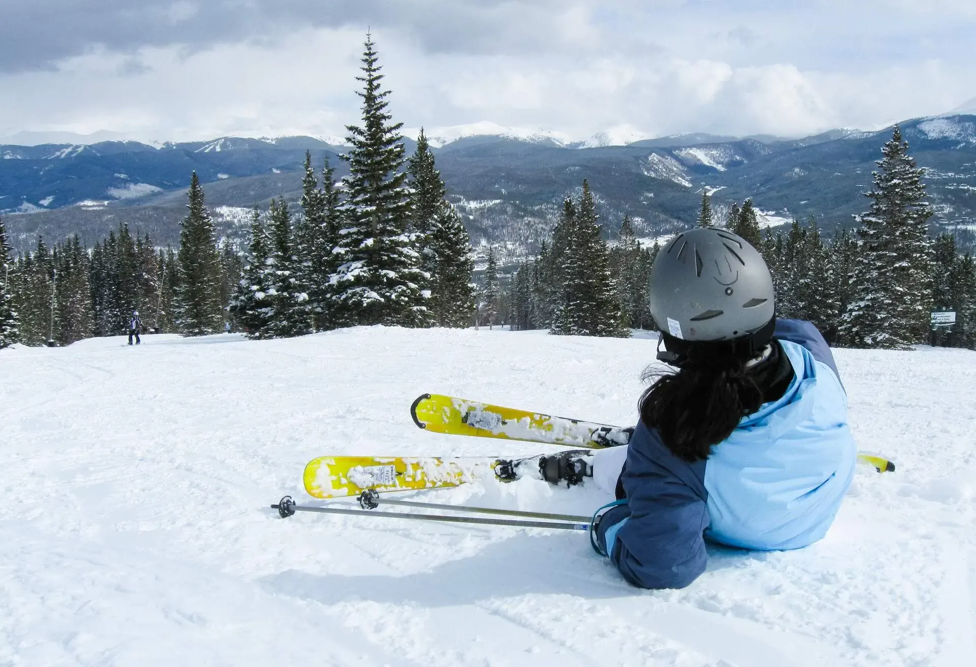 DEST_USA_COLORADO_BRECKENRIDGE_BRECKENRIDGE SKI VALLEY_THEME_WOMAN CHILLING_GettyImages-145137822