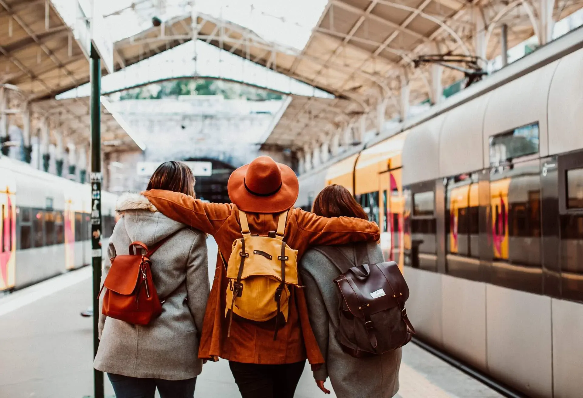 DEST_PORTUGAL_PORTO_THEME_TRAIN-STATION_TRAIN_TRAVELERS_PEOPLE_FRIENDS-shutterstock-portfolio_1380880109