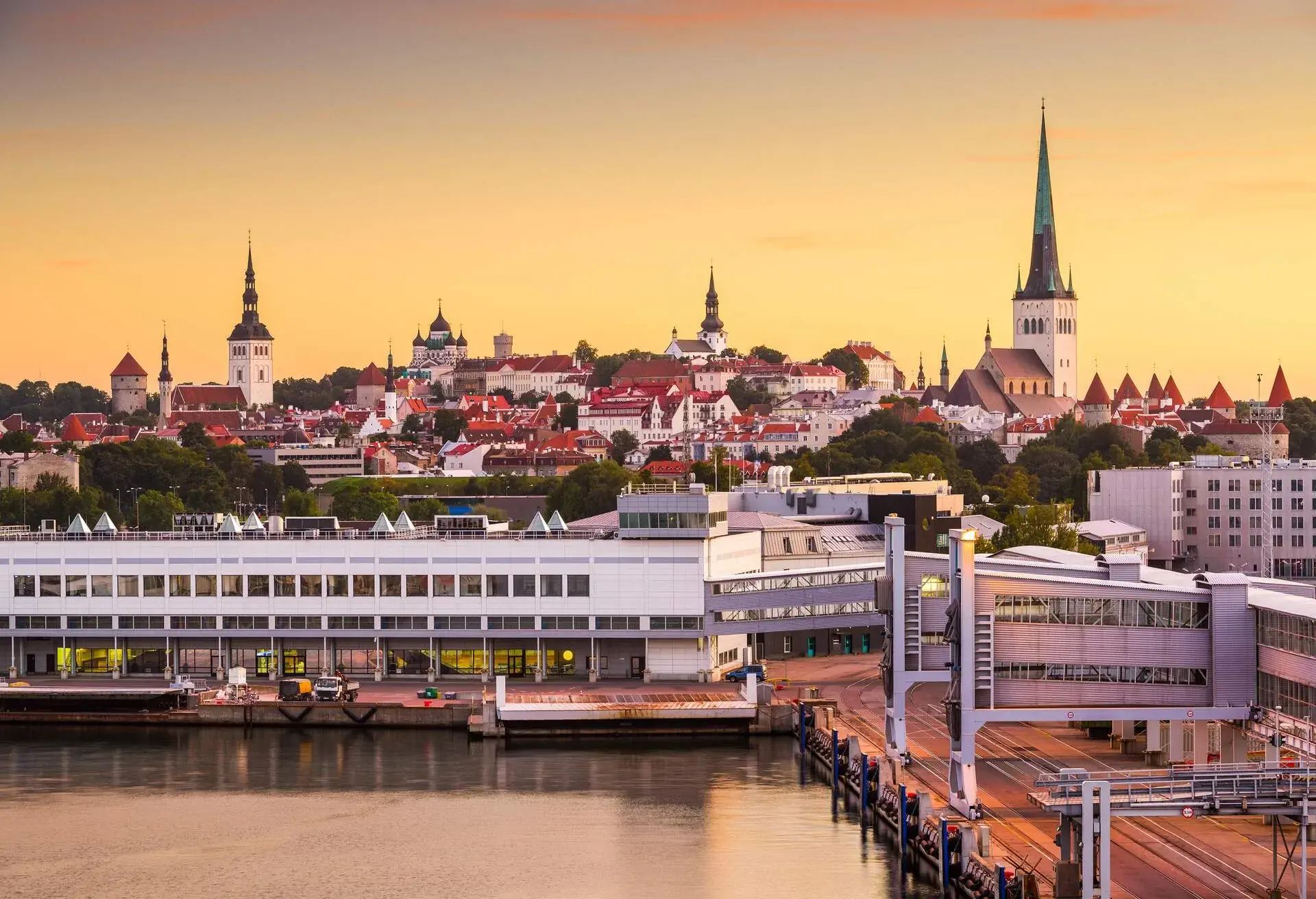 DEST_ESTONIA_TALLINN_HARBOUR_GettyImages-509872754