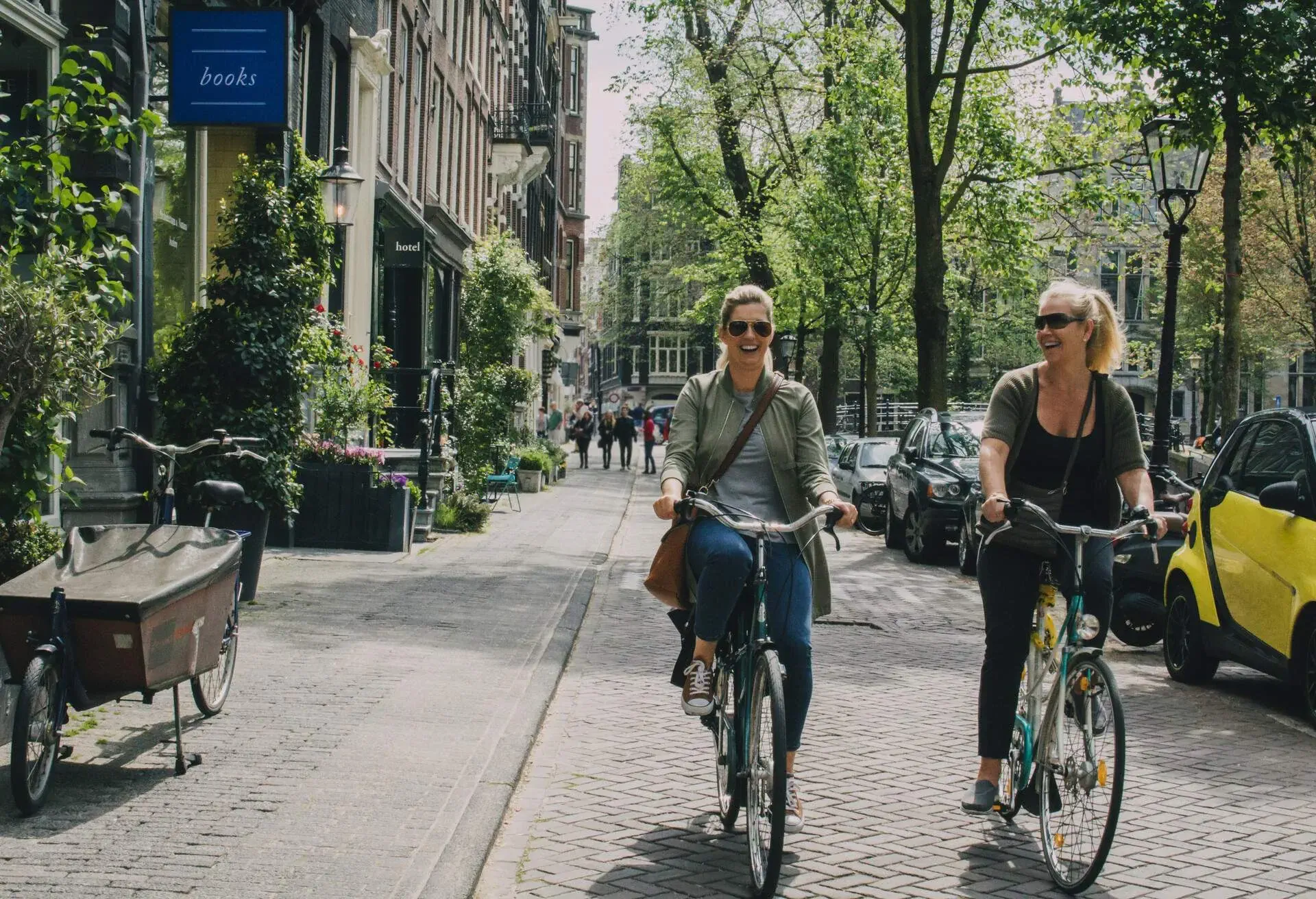theme_friends_travel_bicycles