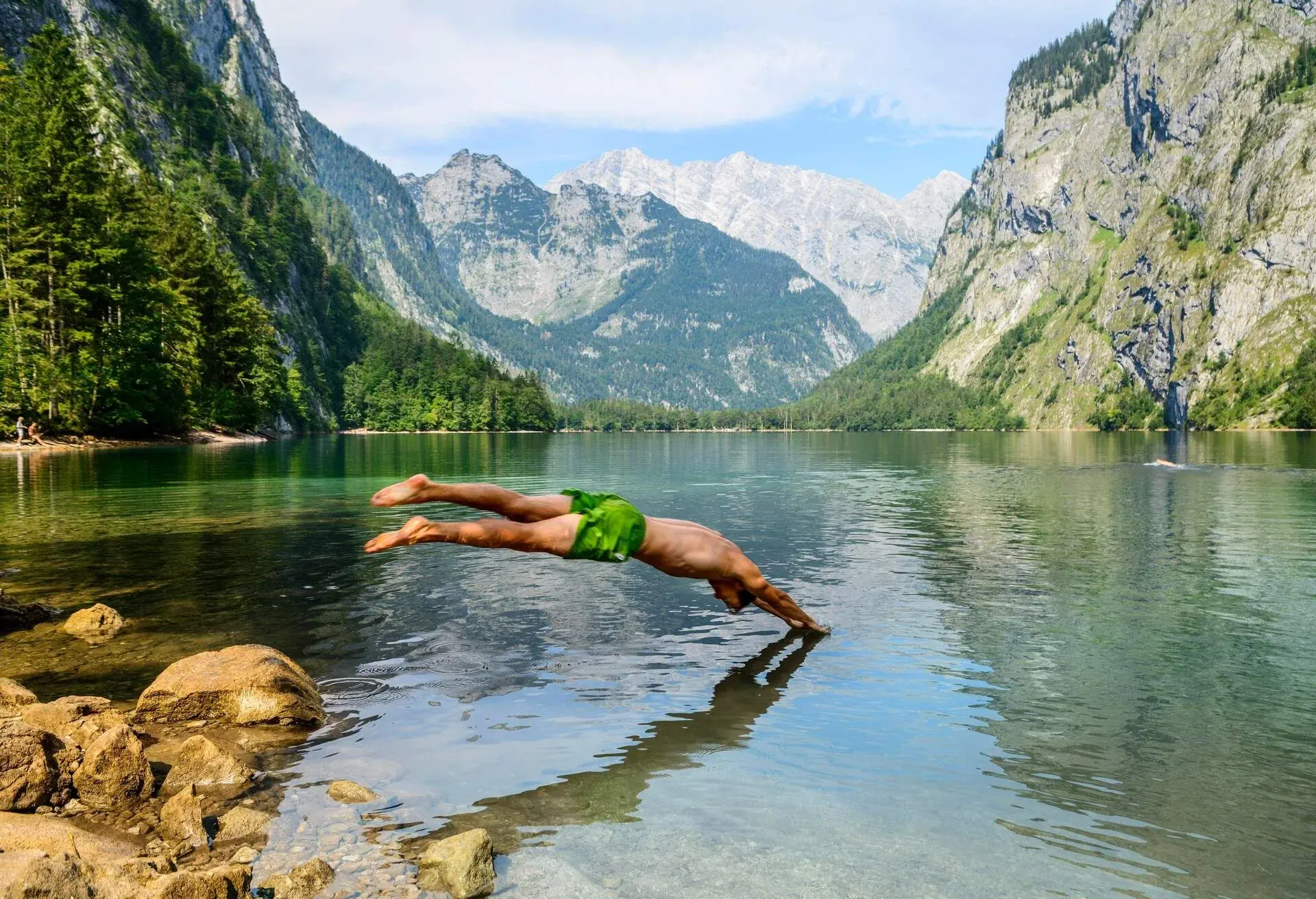 GERMANY_LAKE_OBERSEE_PEOPLE_MAN_DIVING