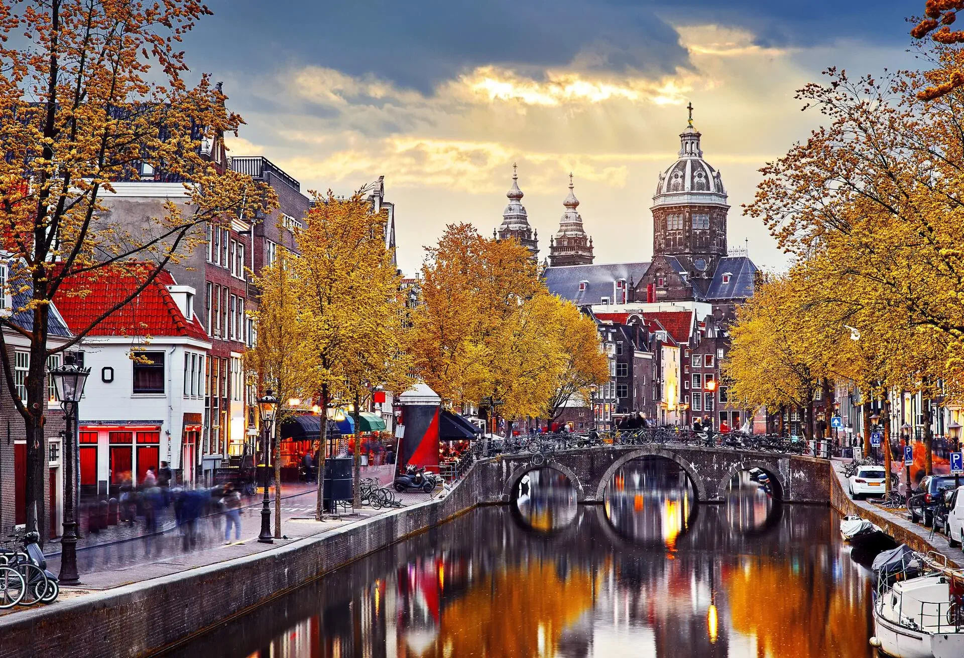 netherlands_amsterdam_red-light-district