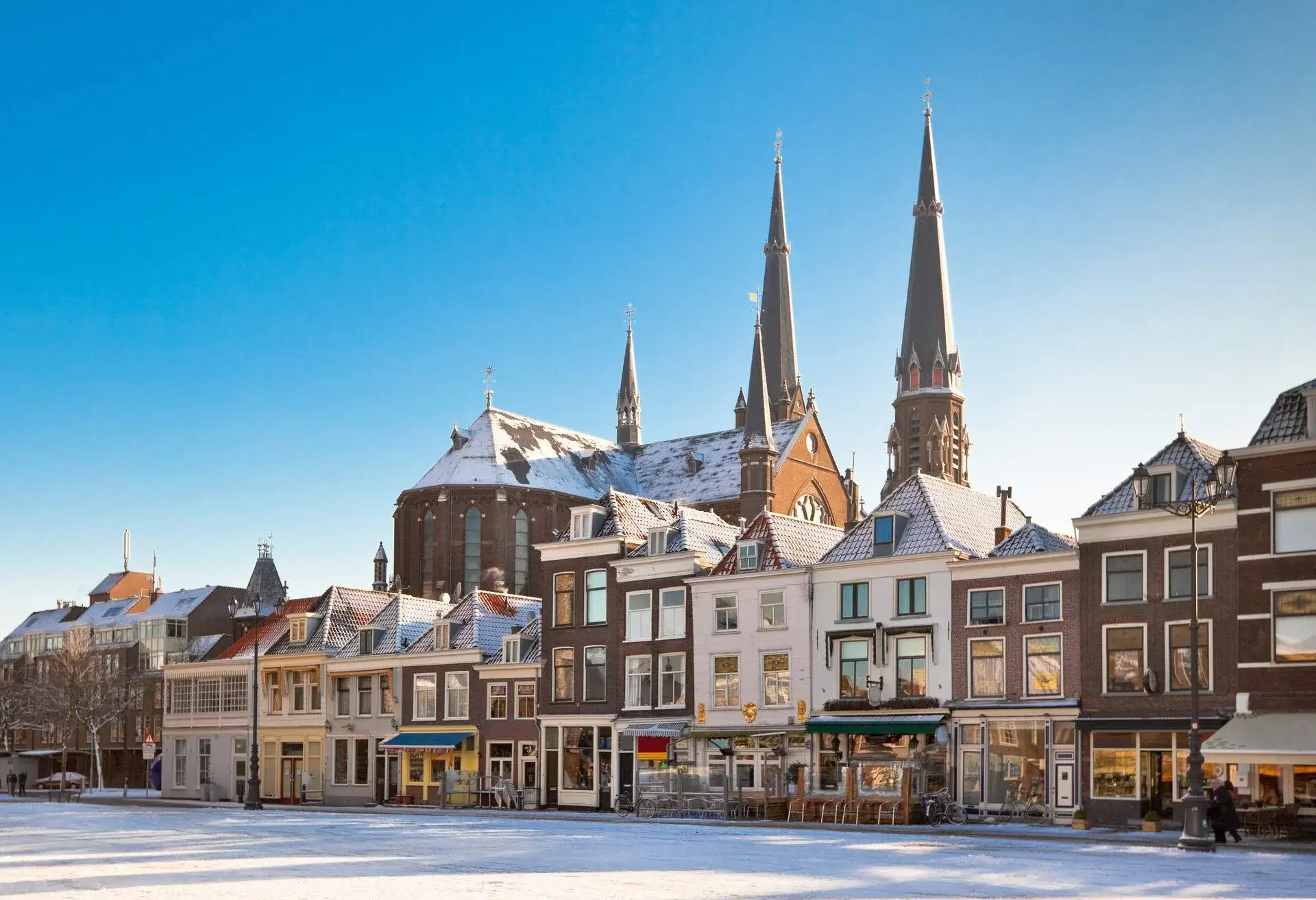DEST_NETHERLANDS_ZUID-HOLLAND_DELFT_MAIN SQUARE_shutterstock-portfolio_118978429