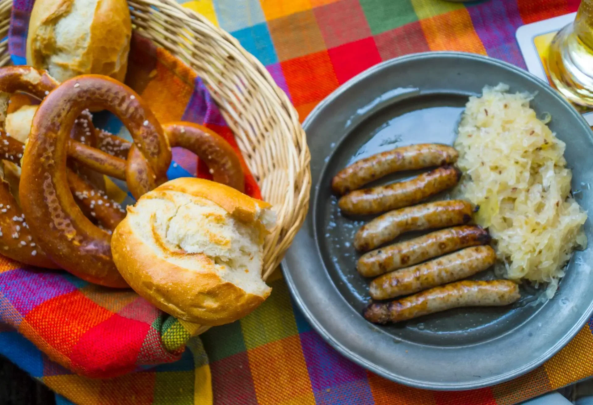 THEME_FOOD_BRATWURST_SAUERKRAUT_PRETZELS_DEST_GERMANY_BAVARIA_NUREMBERG_GettyImages-826917230
