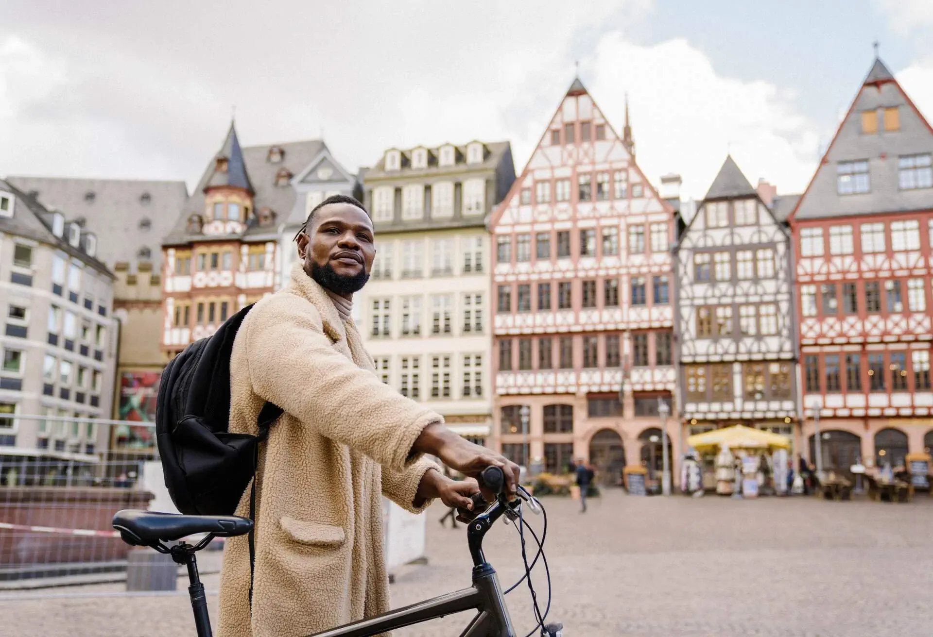 DEST_GERMANY_FRANKFURT_THEME_PEOPLE_BICYCLE_CYCLING_GettyImages-1223189196