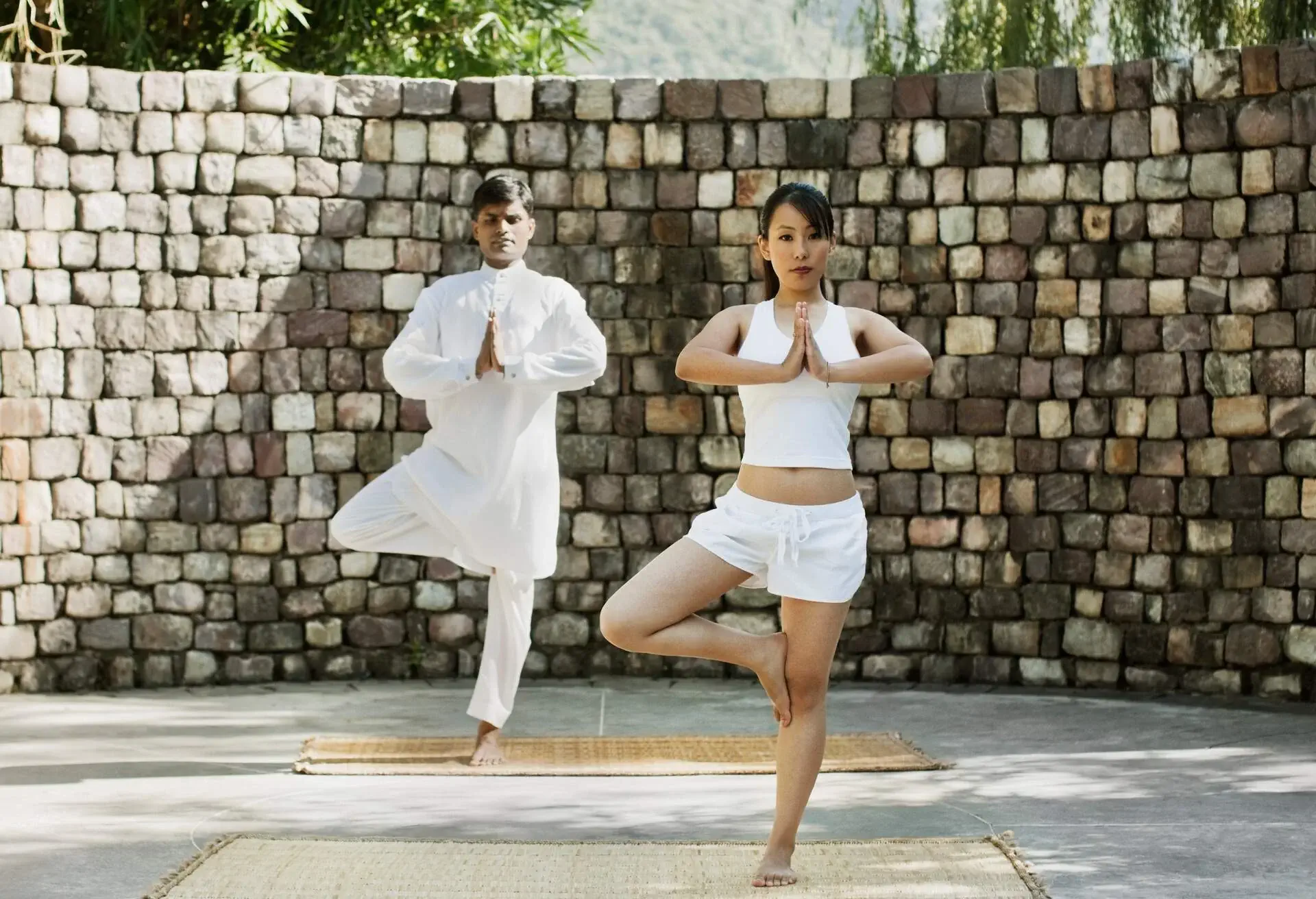 PEOPLE_MAN_AND_WOMAN_PRACTICING_YOGA