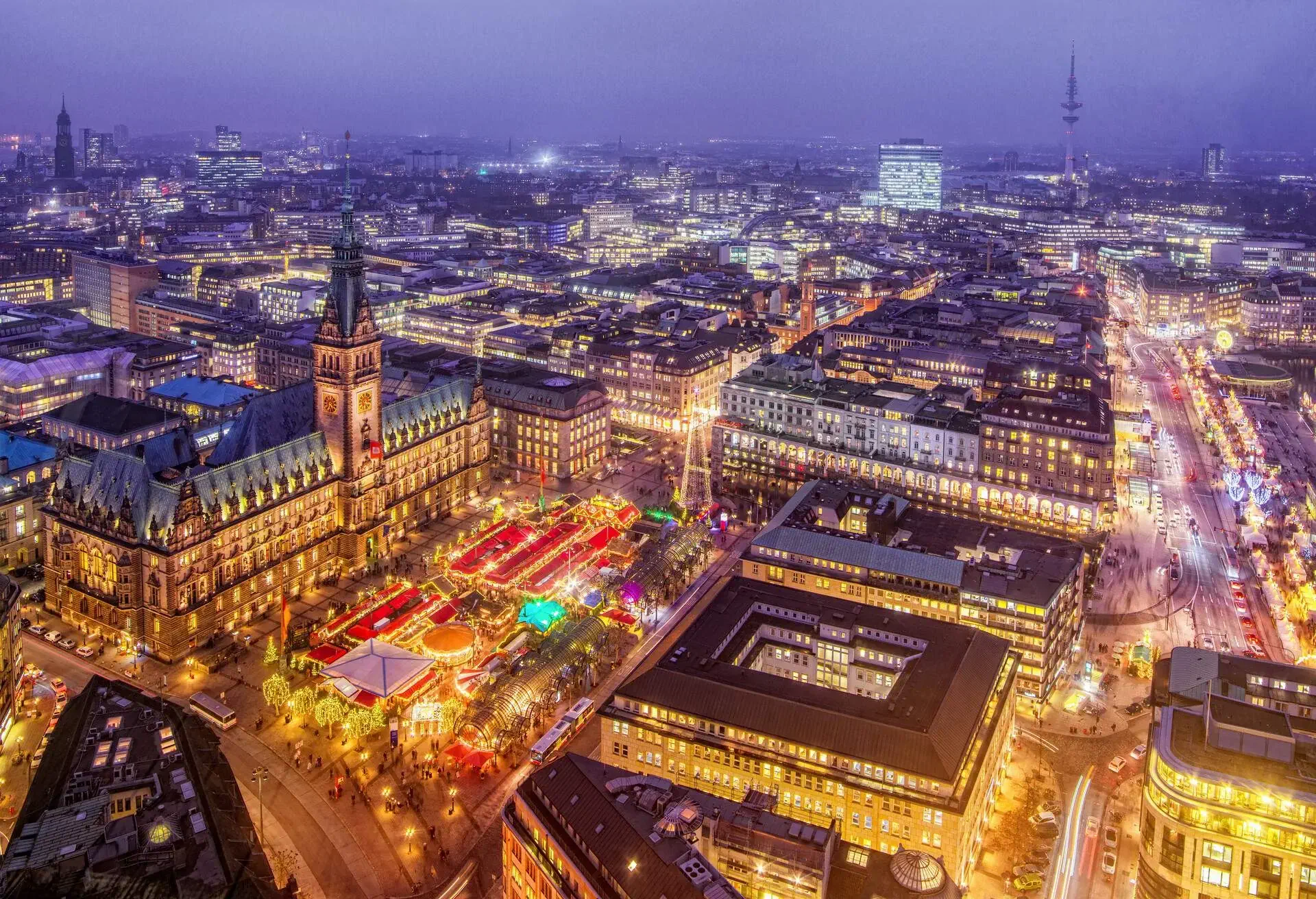 DEST_GERMANY_HAMBURG_CHRISTMAS_MARKET_GettyImages-522814119