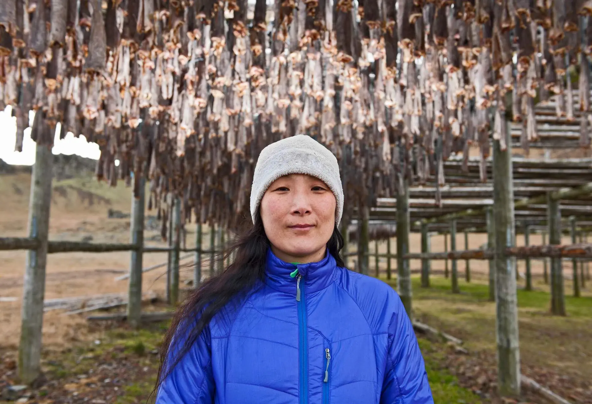 DEST_ICELAND_FOOD_COD_FISH_PEOPLE_WOMAN_GettyImages-1321008809