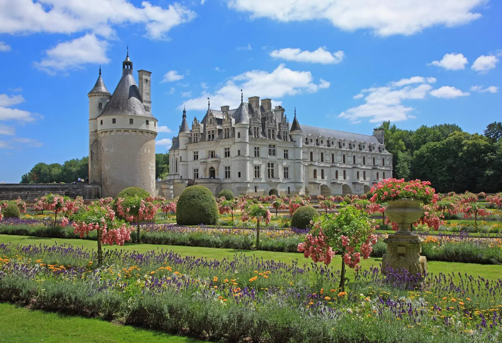 DEST_FRANCE_CASTLE_CHATEAU_CHENONCEAU_LOIRE_VALLEY_GettyImages-82817002