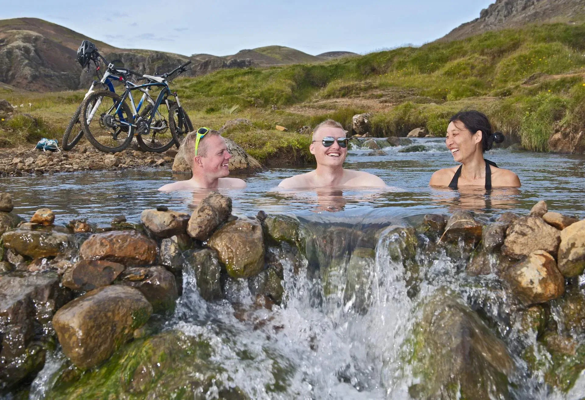 dest_iceland_theme_people_gettyimages-530022487_universal_within-usage-period_24621